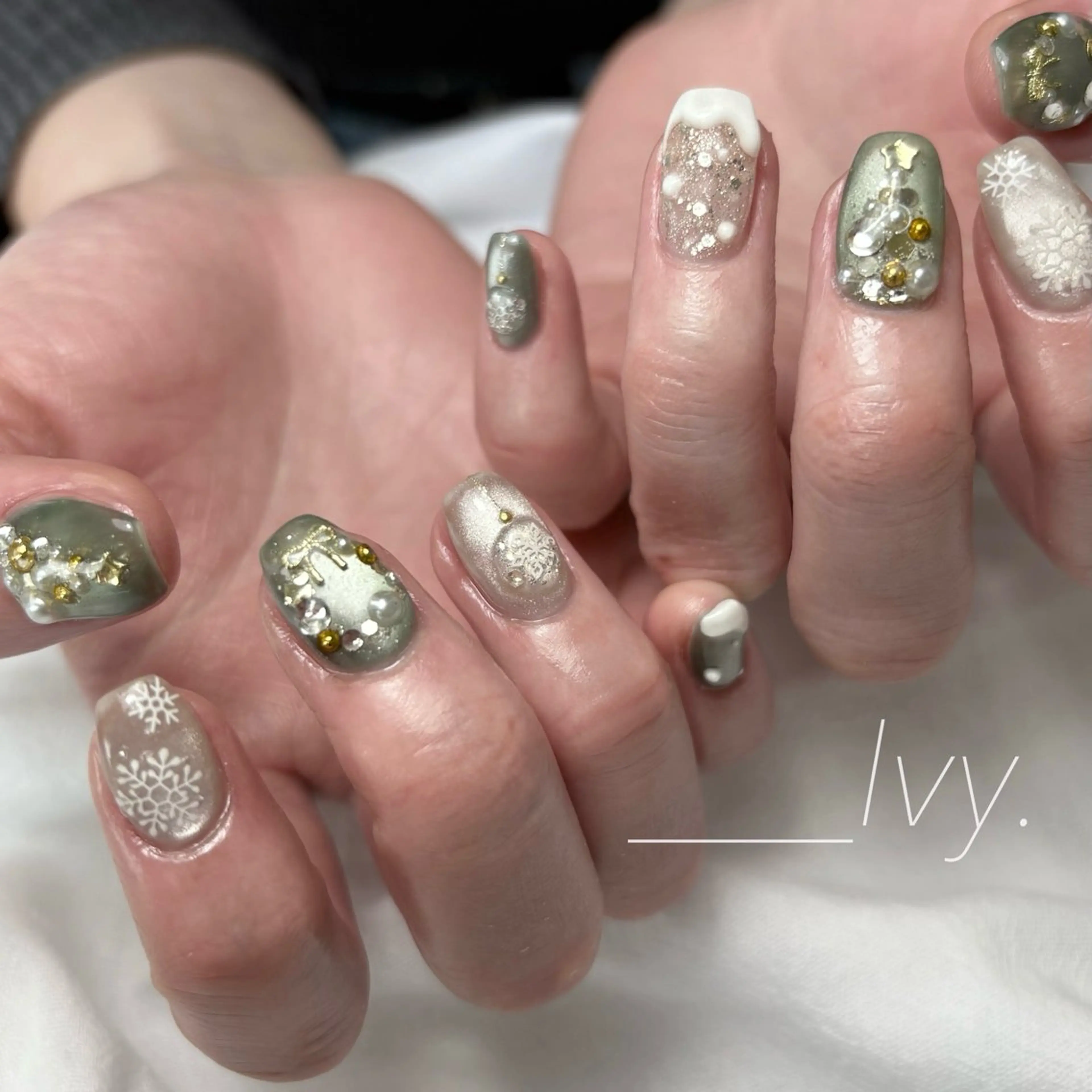 ネイル 冬ネイル クリスマス ハンドネイル ハンドケア Ivy所属・nail salon Ivy【放出】のネイルデザイン