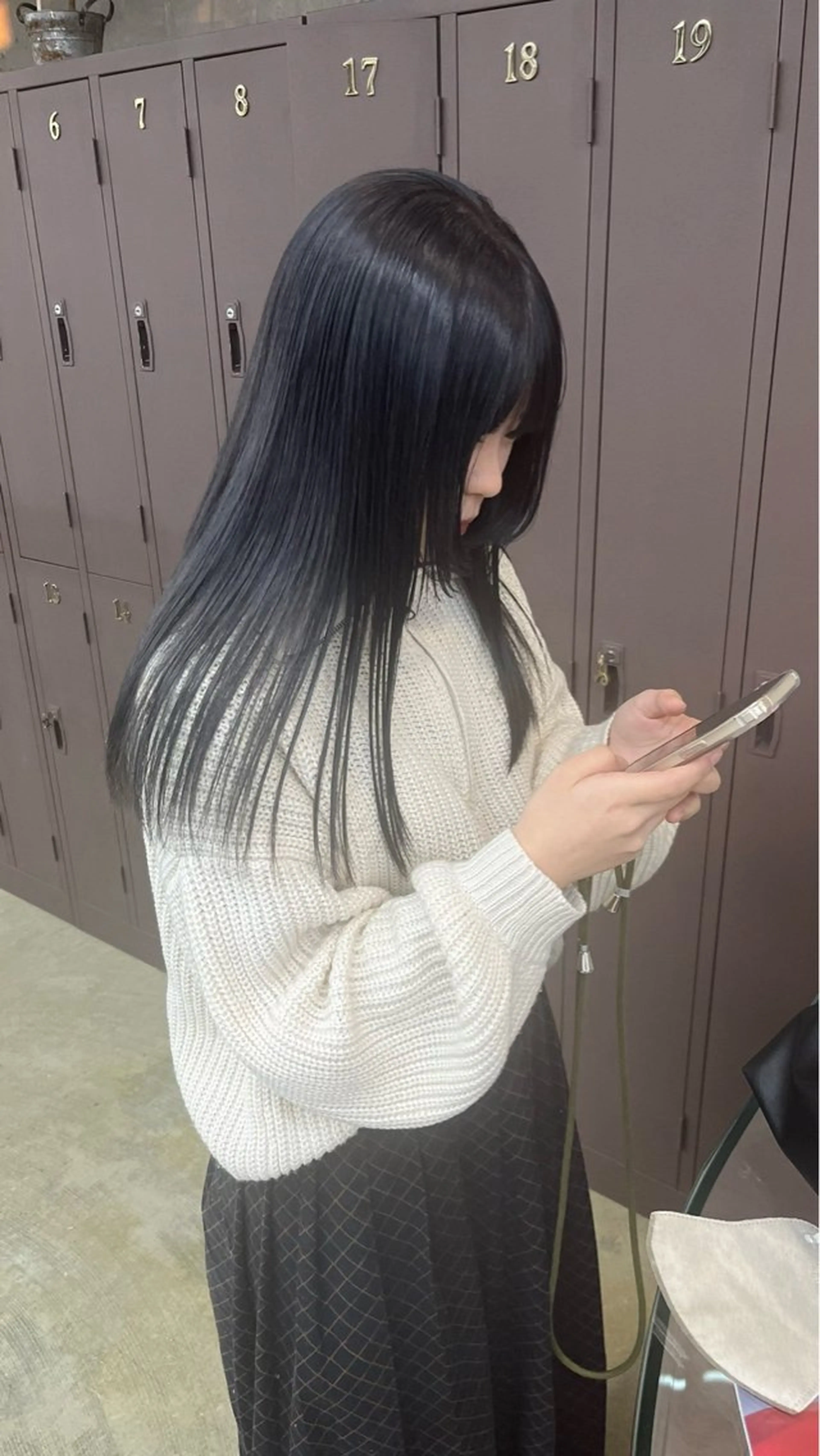 ロング 愛加パーマ・レイヤー ・ピンクカラーのヘアスタイル