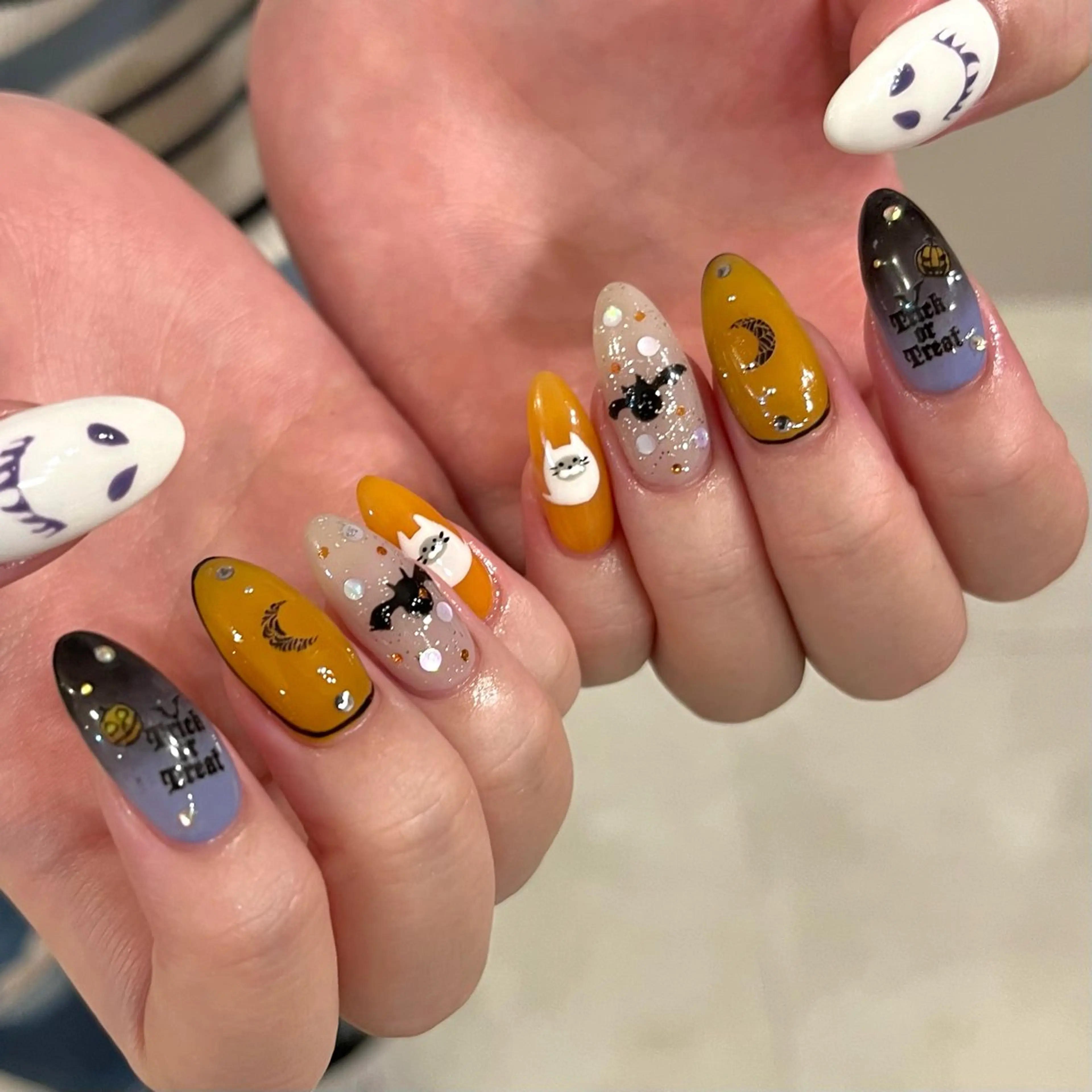 ネイル アートネイル ハロウィン キラキラネイル オレンジ ストーンネイル ハンドネイル フットネイル para ☀︎ sol by BECK所属・Para Sol nail　Maoのネイルデザイン
