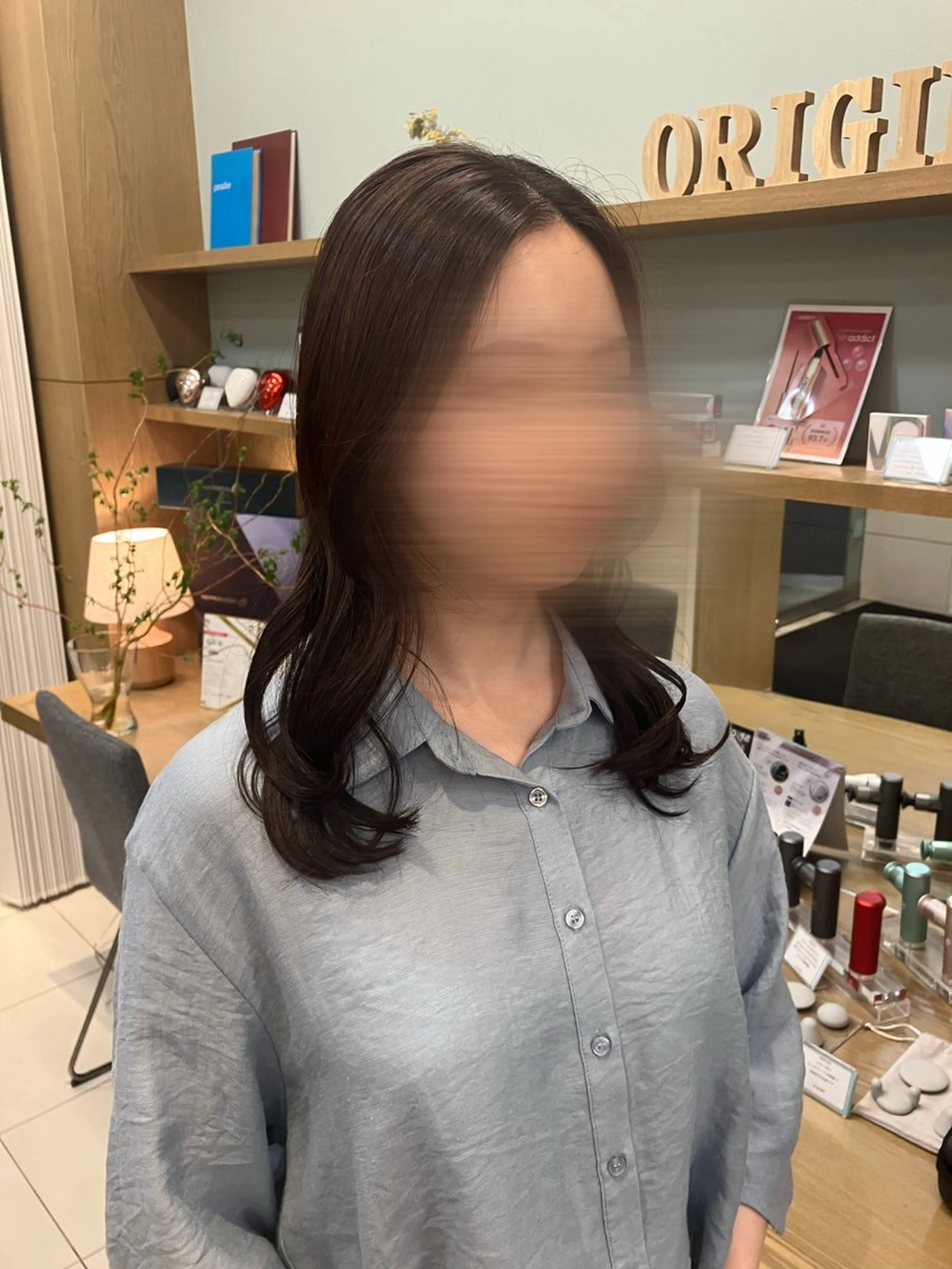 セミロング カラー 新美 木乃美のヘアスタイル