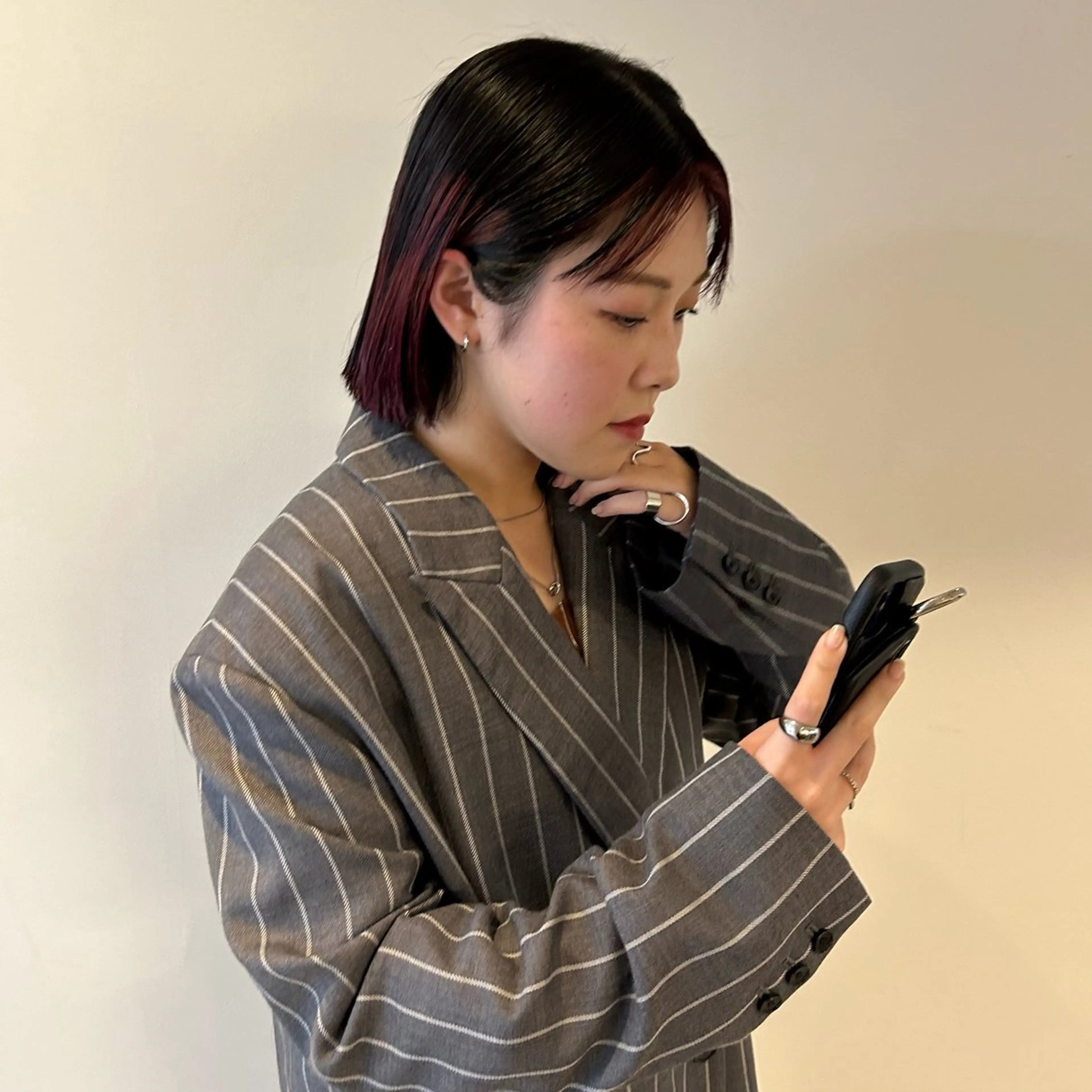 ショート カラー ブリーチ ケアブリーチ 透明感カラー デザインカラー ハイライトカラー nonoka オリーブ/グレージュのヘアスタイル