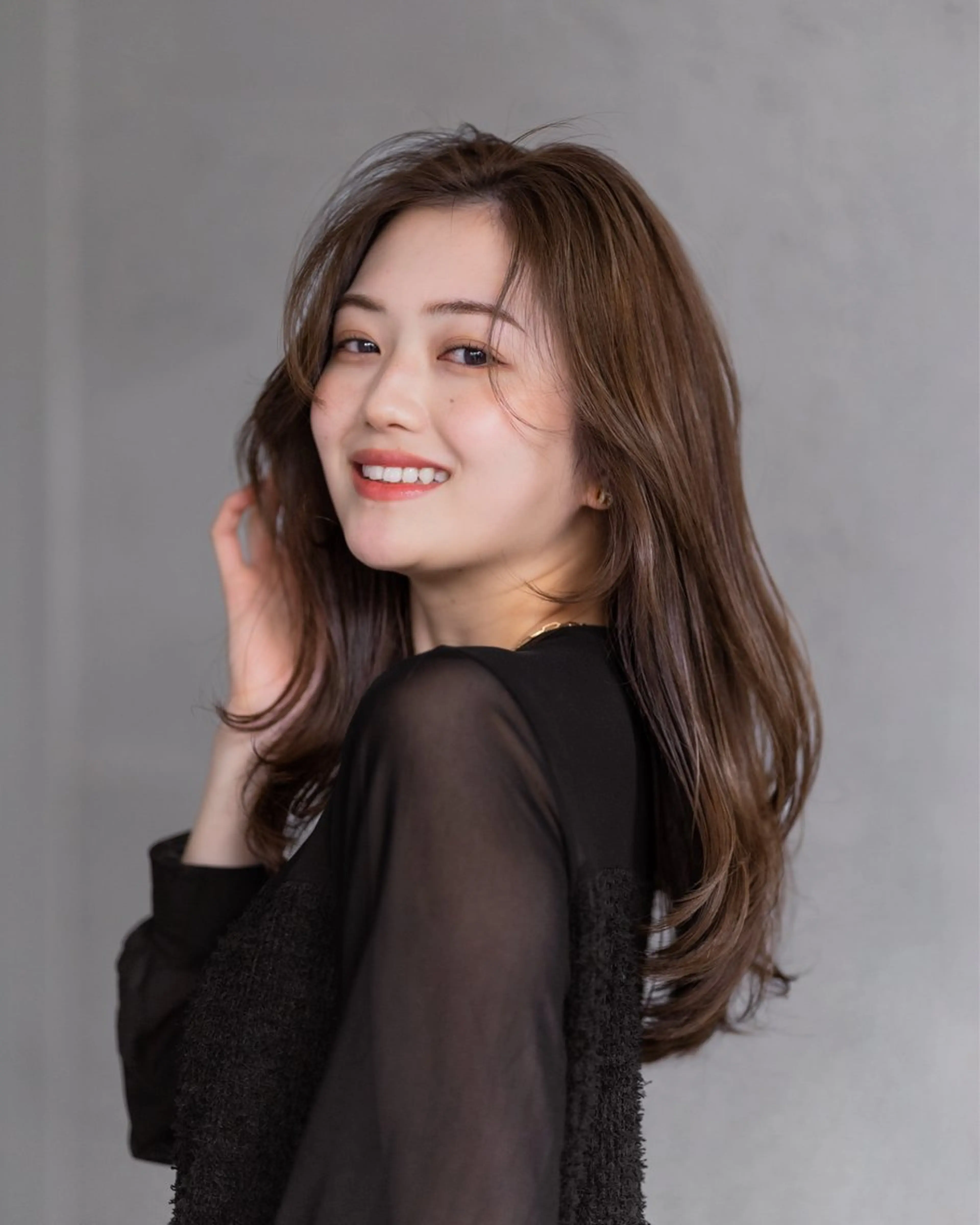 ロング カラー ヘアアレンジ ロングレイヤー ベージュカラー ブリーチ ブラウンカラー ブラウンベージュ 縮毛矯正/グレージュ /表参道/小森波琉のヘアスタイル