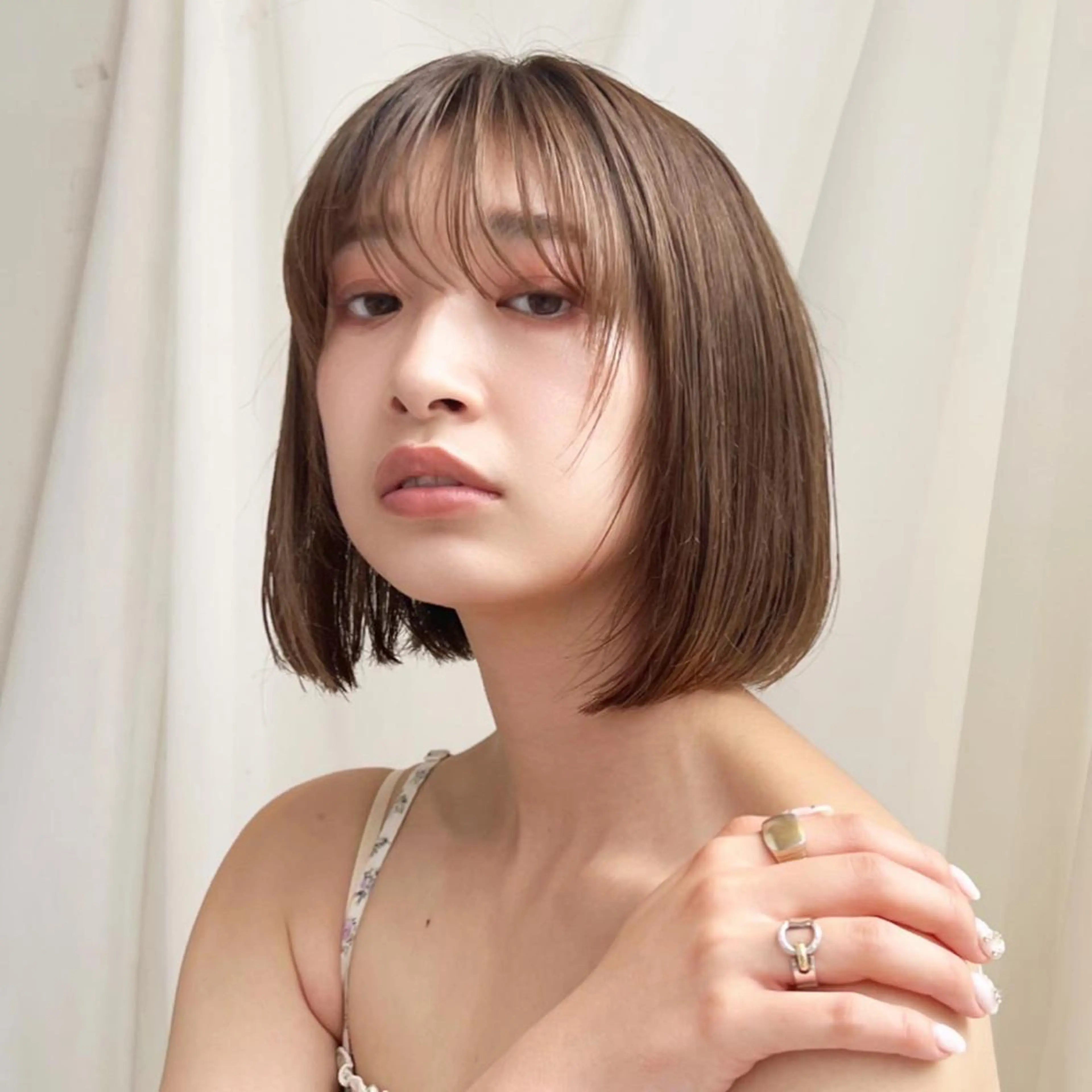 ミディアム カラー ベージュカラー 透明感カラー グレージュ ボブ カット ヘアカラー トリートメント レイヤー専門家 ダブルカラー修のヘアスタイル