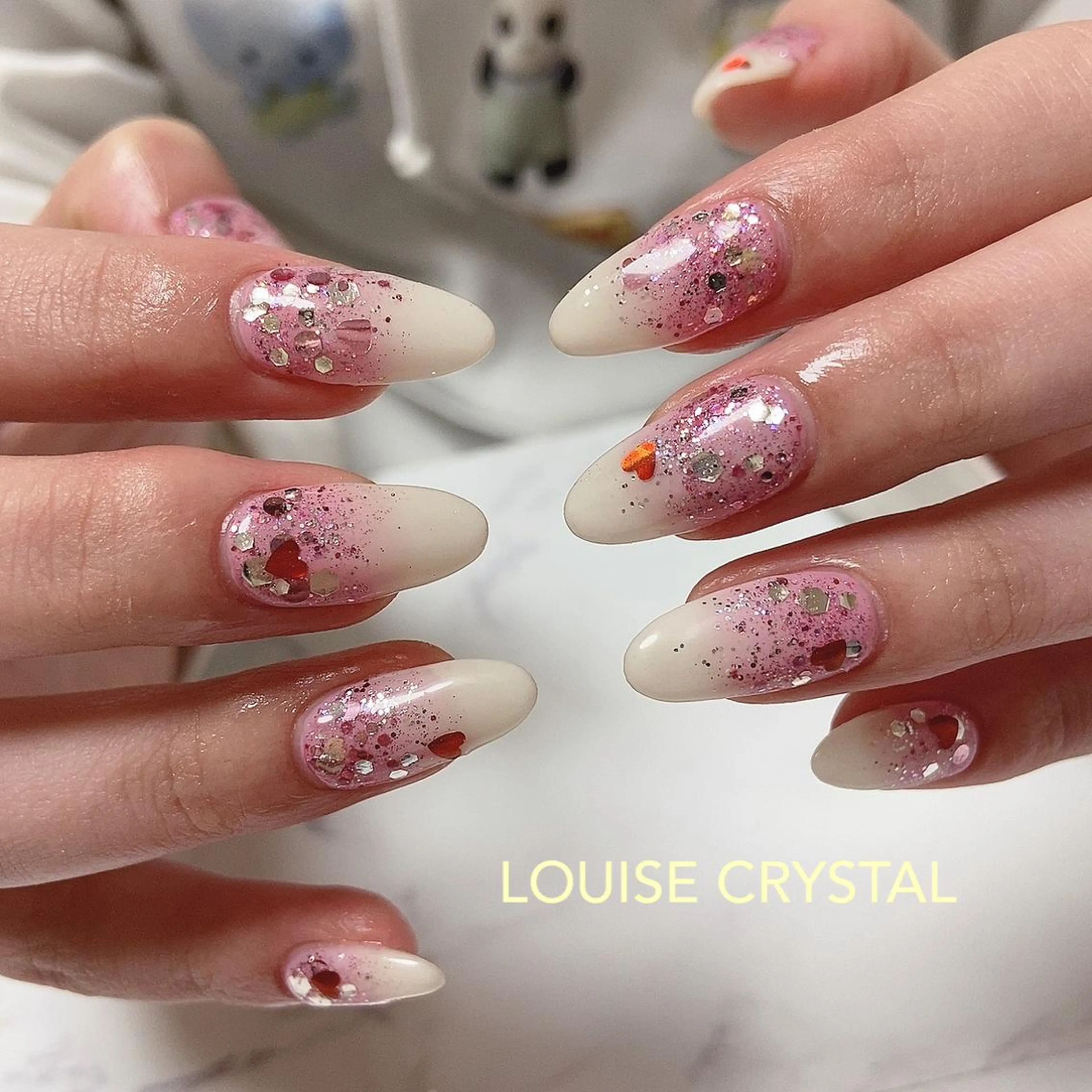 ネイル ハンドネイル LOUISE CRYSTALのネイルデザイン