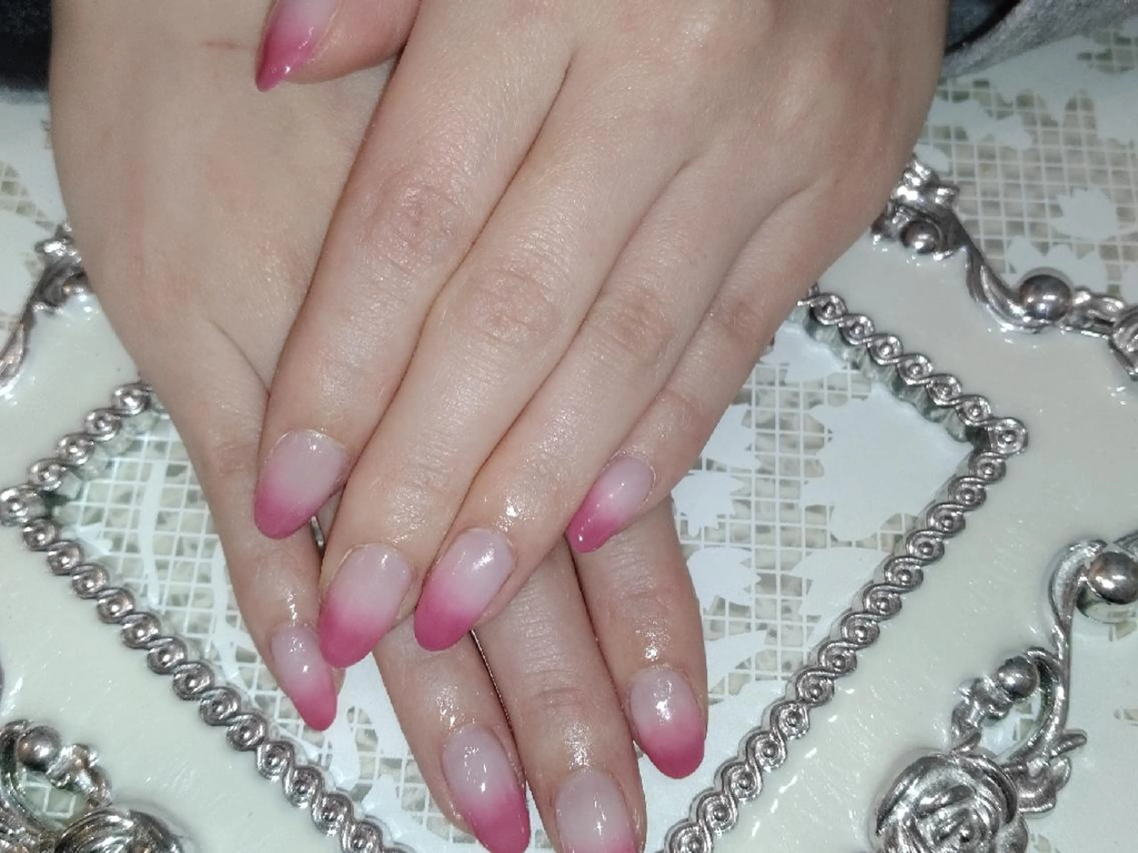 ネイル シンプルネイル エステとネイル ローズコンフォートのネイルデザイン