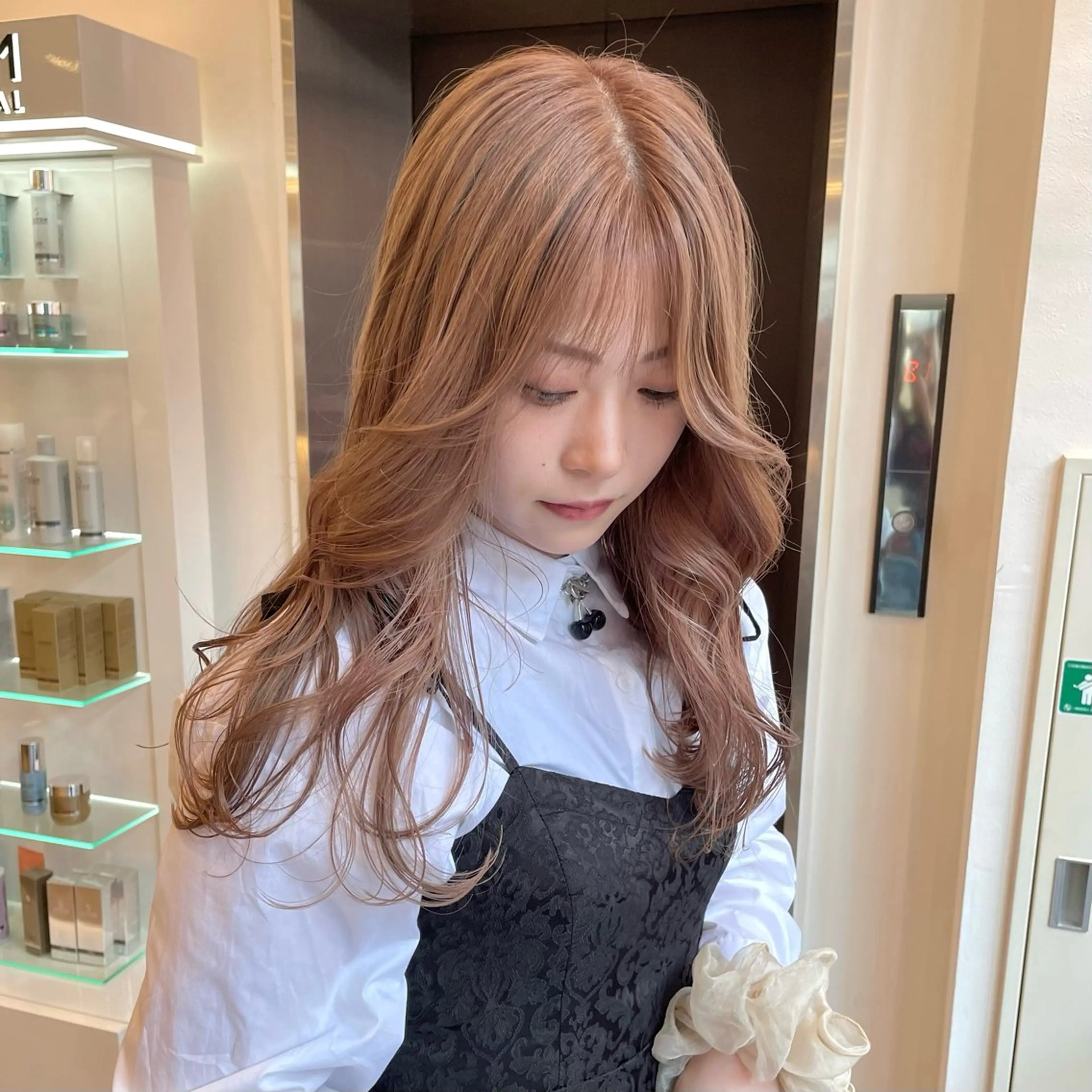 ロング カラー ベージュカラー ブリーチ ケアブリーチ ミルクティーベージュ ボブ ヘアカラー トリートメント 透明感/ベージュ/ 艶髪/ボブ🫧門脇由のヘアスタイル