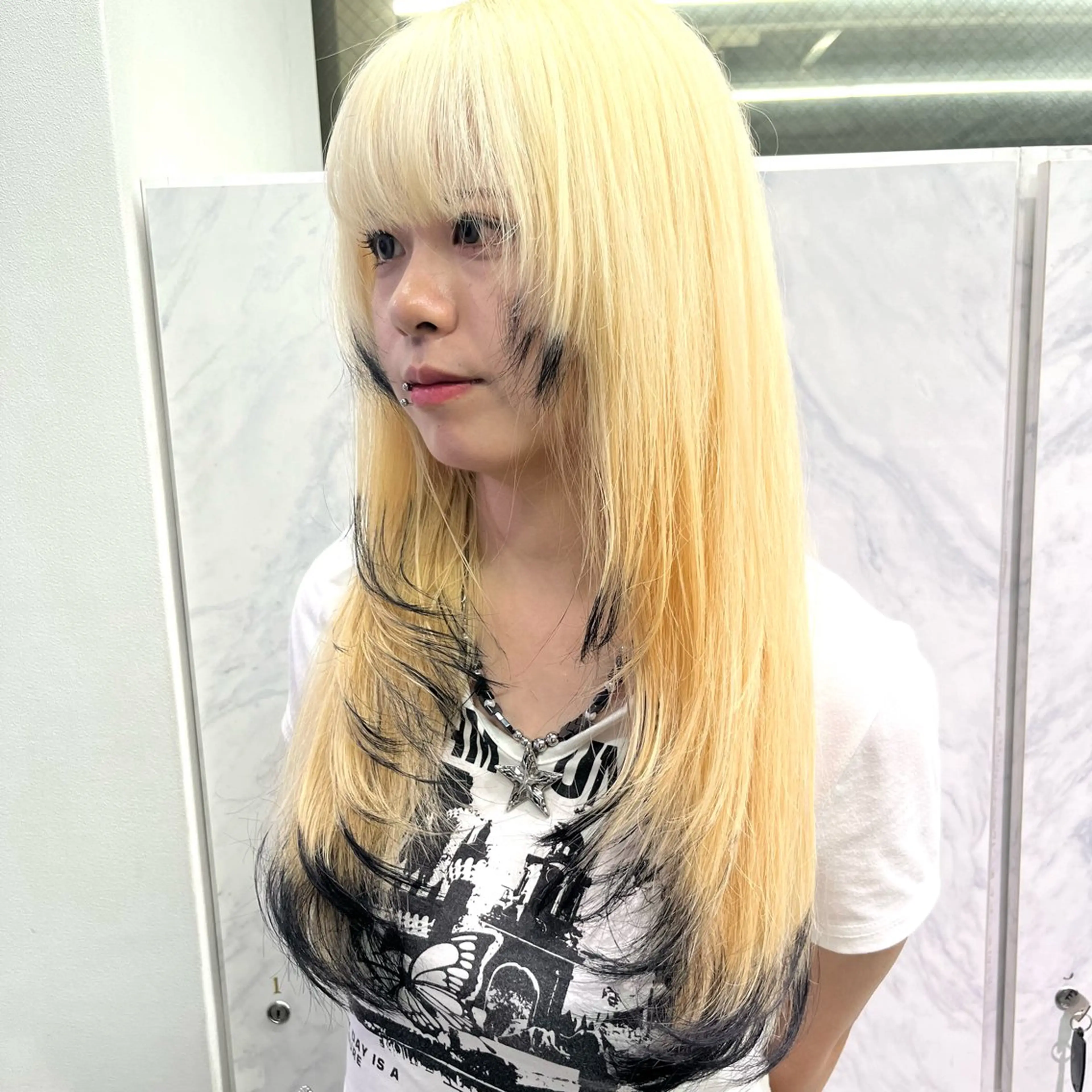 カラー ヘアカラー 渋谷🎨ハイトーン ×エクステ🎨レンのヘアスタイル