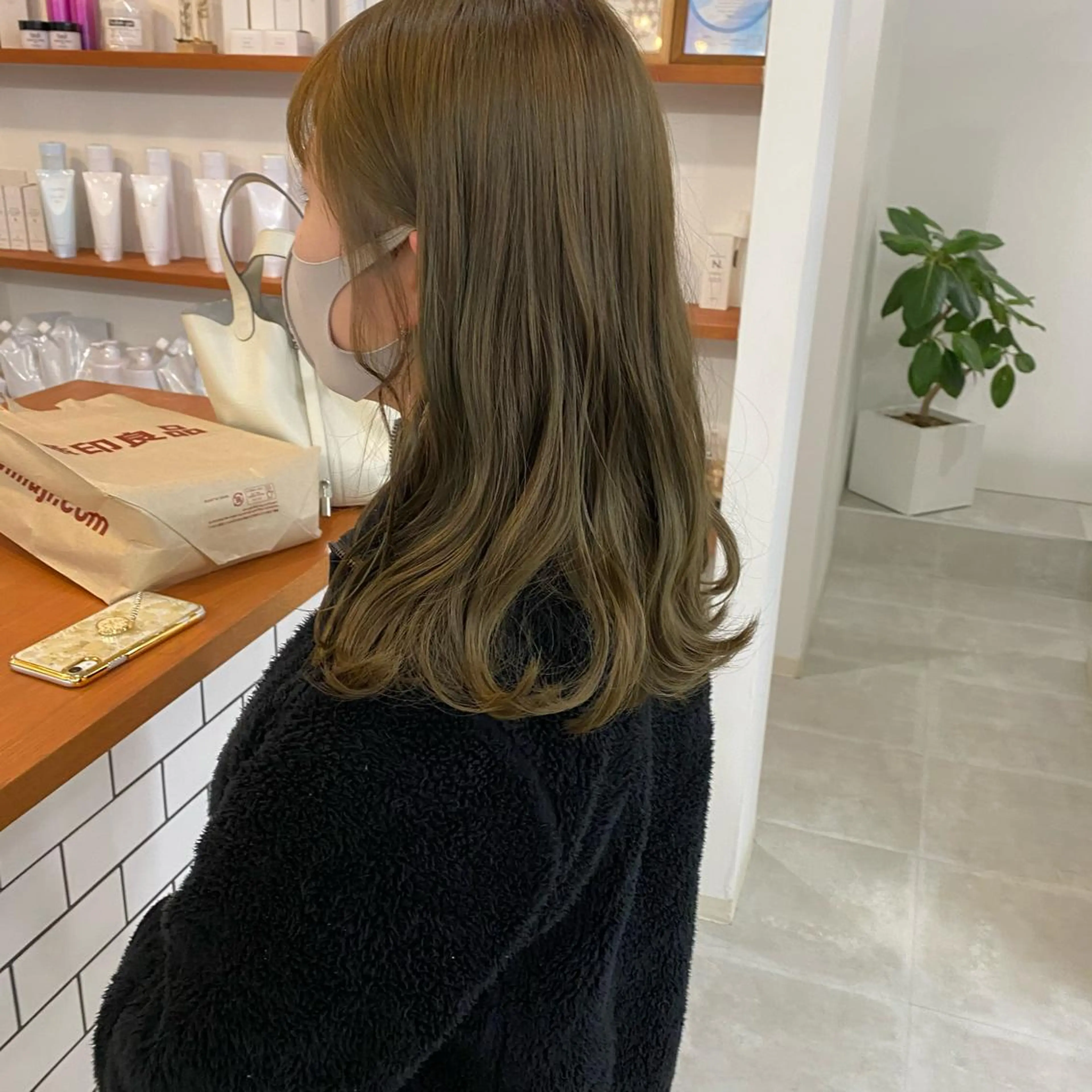 セミロング 川野 彩海のヘアスタイル