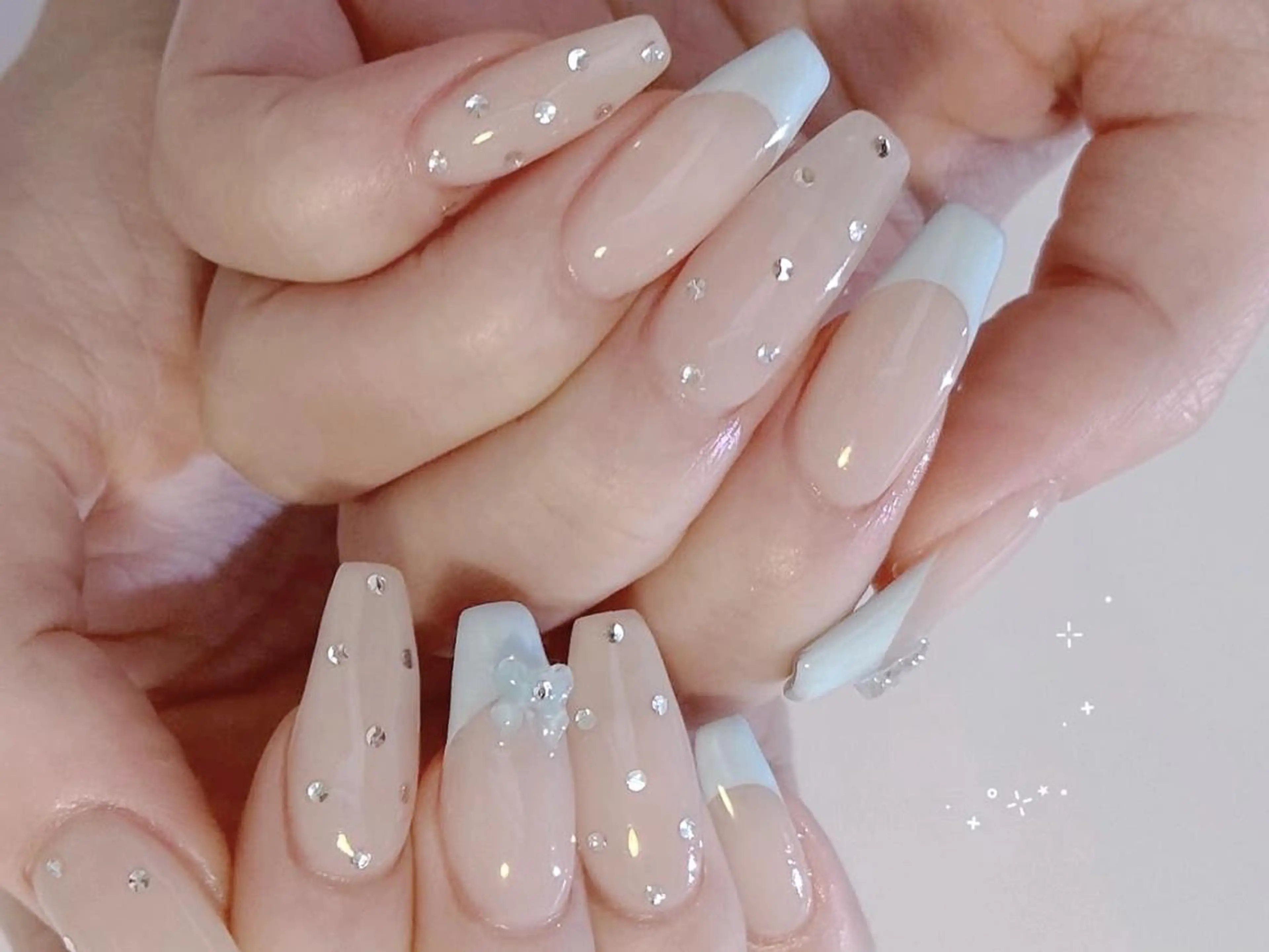 メンズ ネイル アートネイル フレンチネイル ジェルネイル キラキラネイル パラジェル Bloom kabukiのネイルデザイン