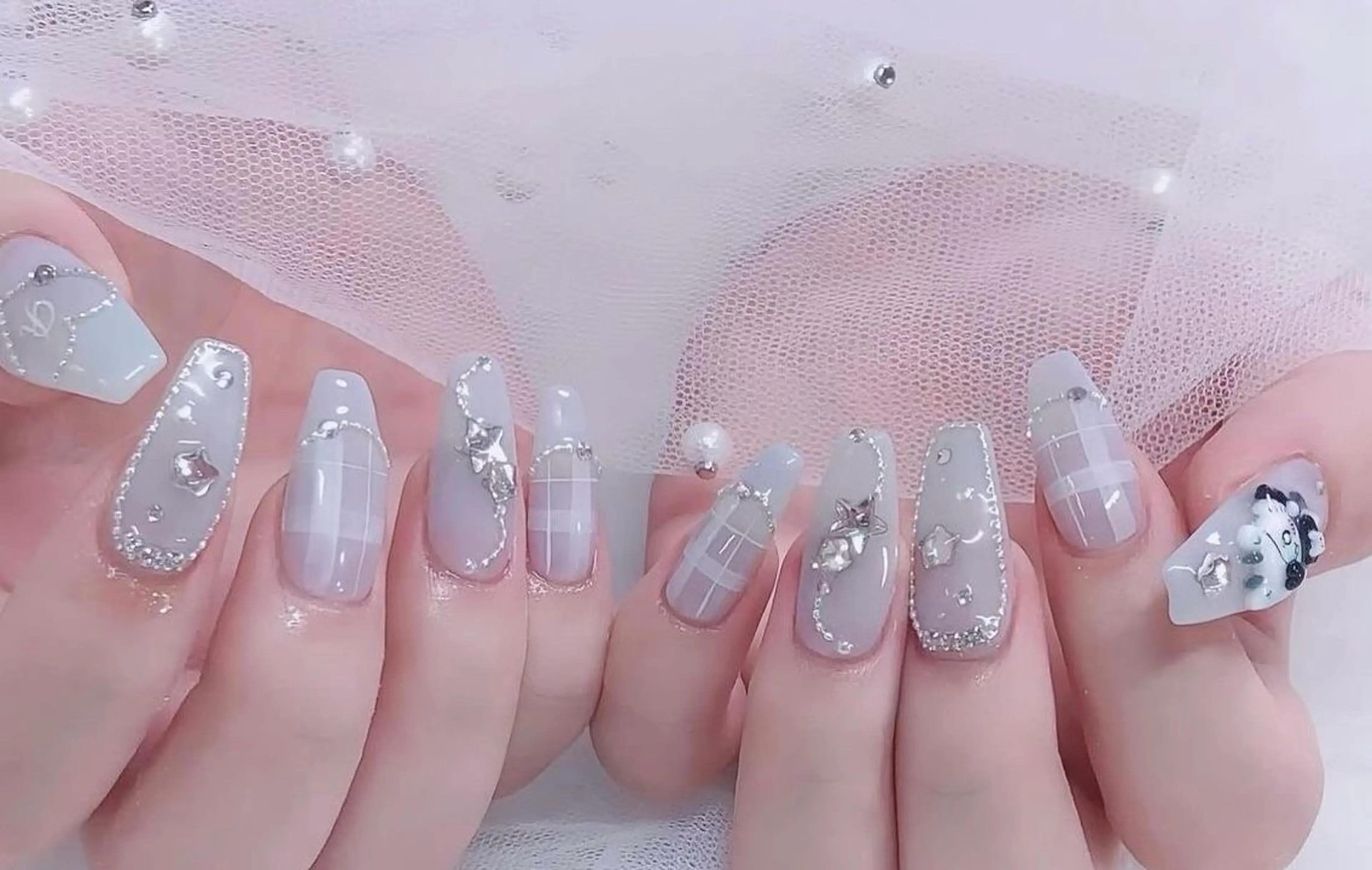 ネイル マグネットネイル ピンク ネイルチップ 冬ネイル クリスマス ハンドネイル Lee Nailsのネイルデザイン