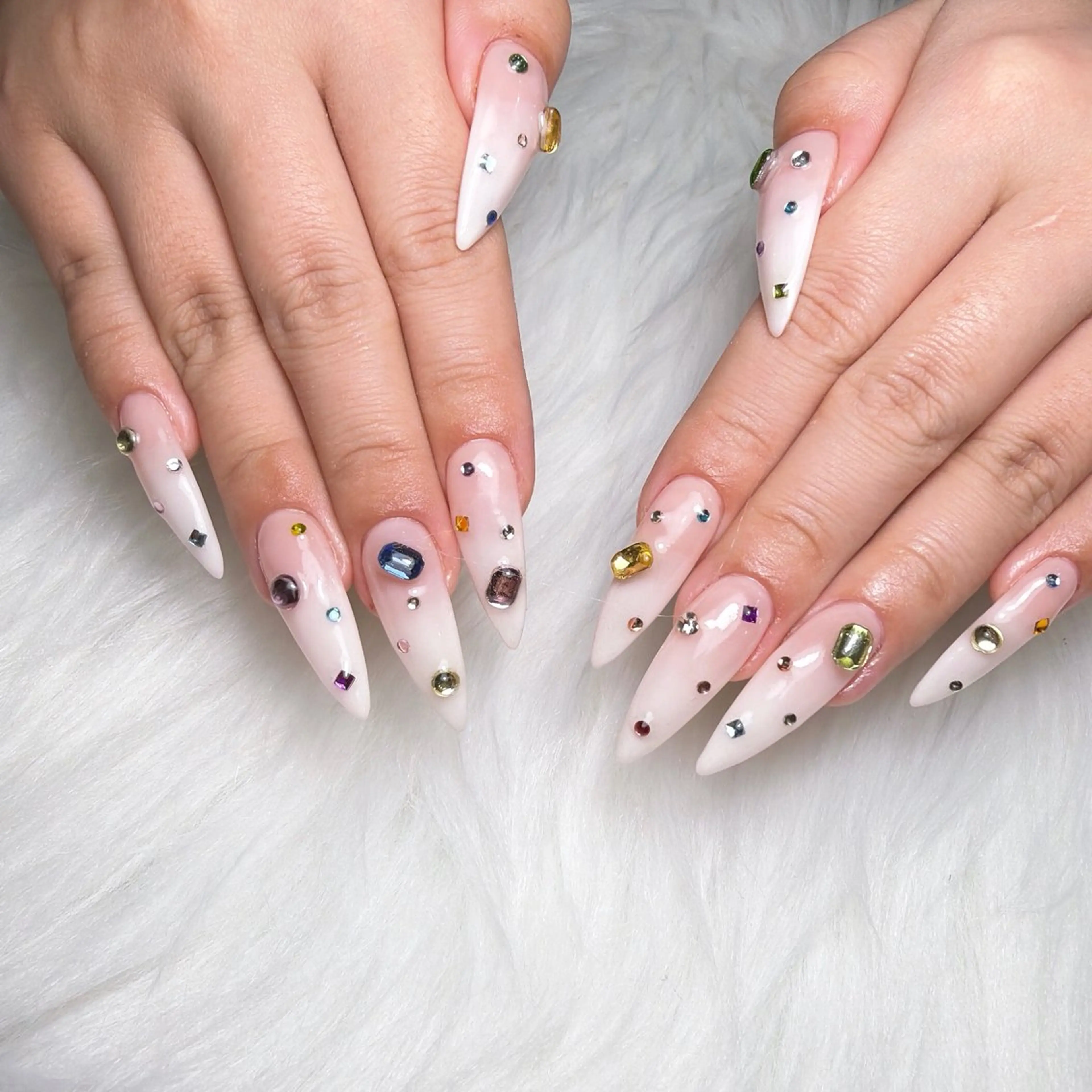 ネイル ハンドネイル lifra Hinaのネイルデザイン