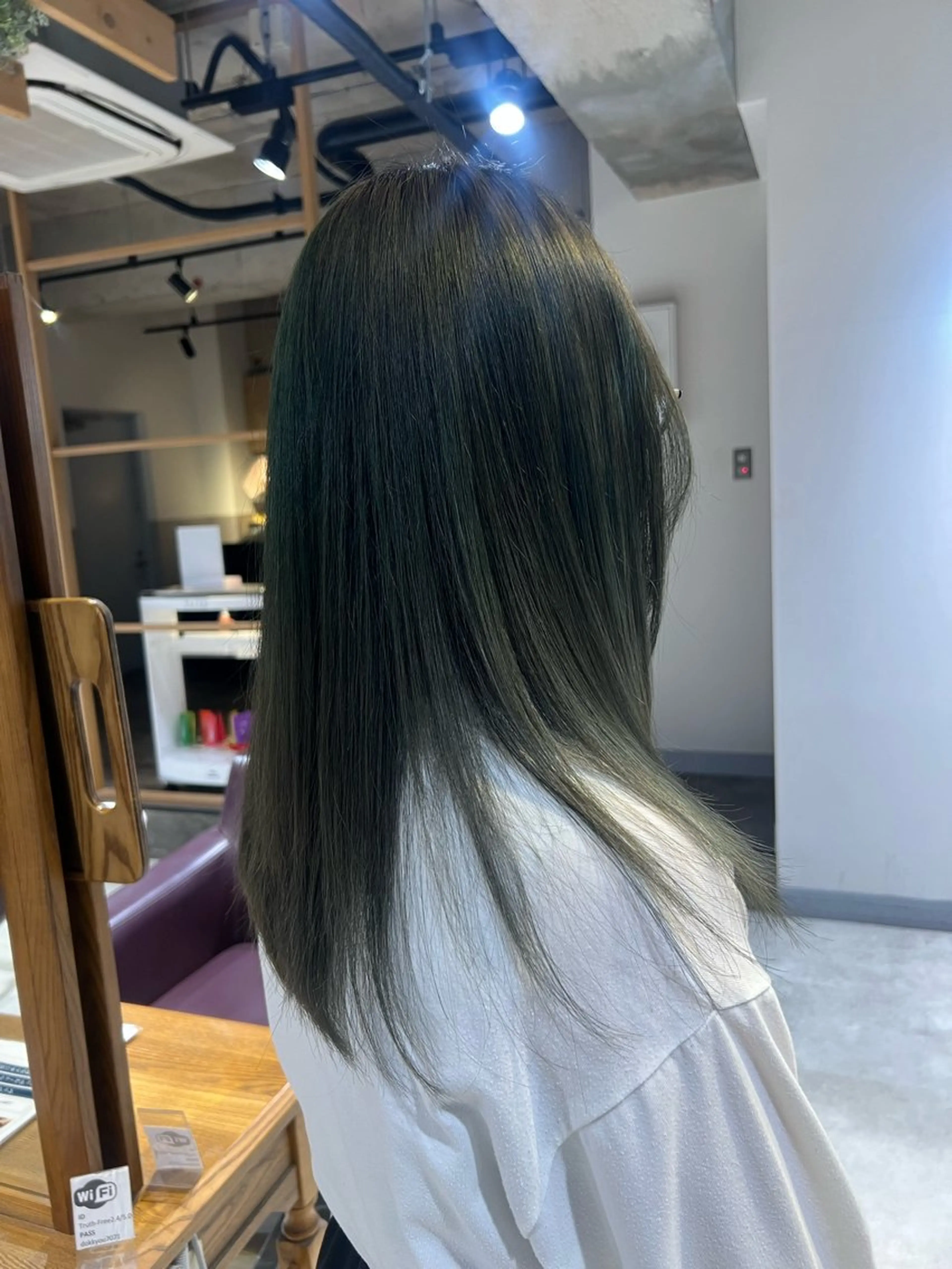 カラー 池田 藍蓮のヘアスタイル