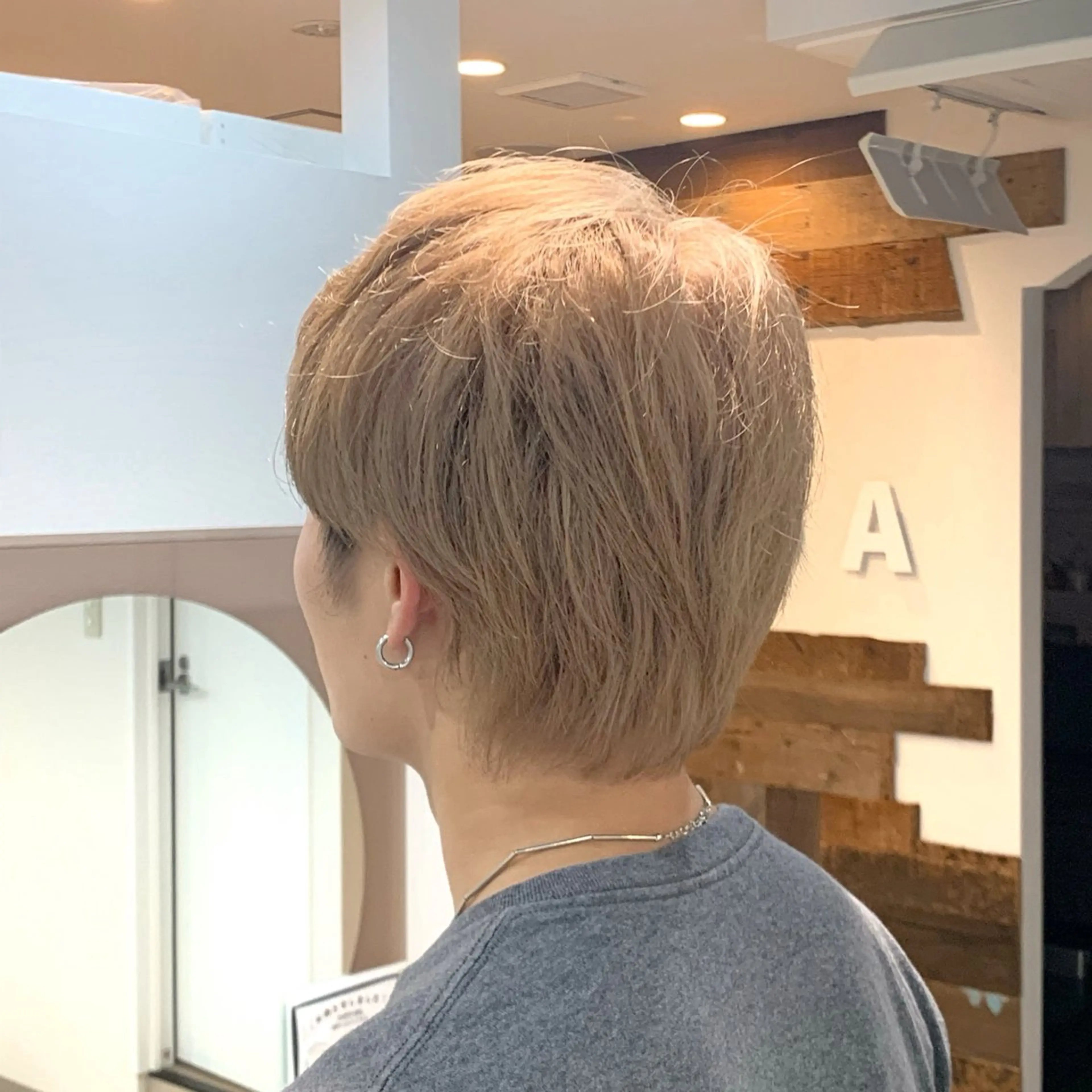 ショート カラー パーマ メンズ メンズ韓国風 ベージュカラー 黒髪 ブルーカラー ブルーブラック カット トリートメント ブリーチなし/ ベージュ/akiraのヘアスタイル