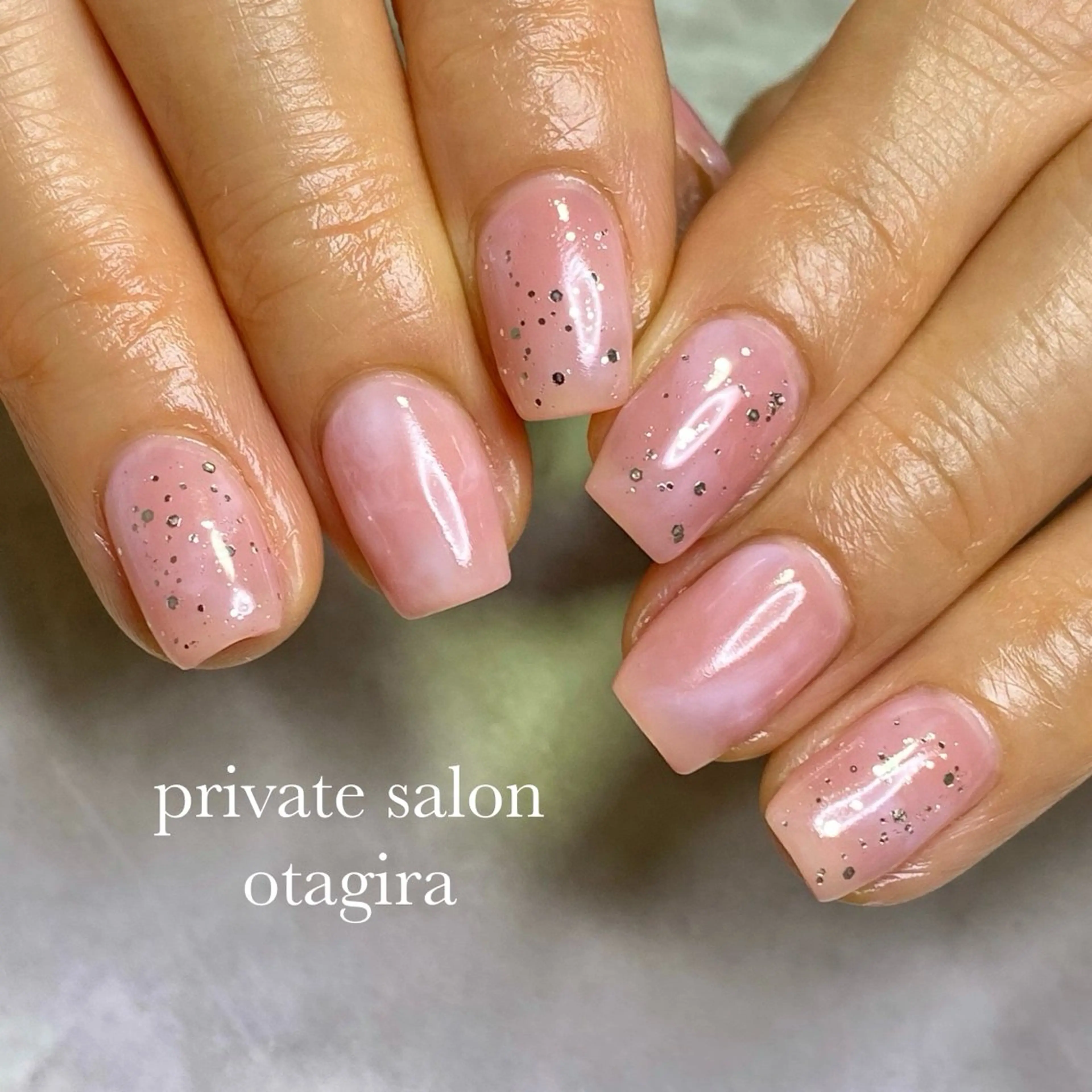 ネイル ジェルネイル グリーン ハードジェル キラキラネイル マグネットネイル private salon otagira所属・otagira .yの眉毛・アイブロウイメージ