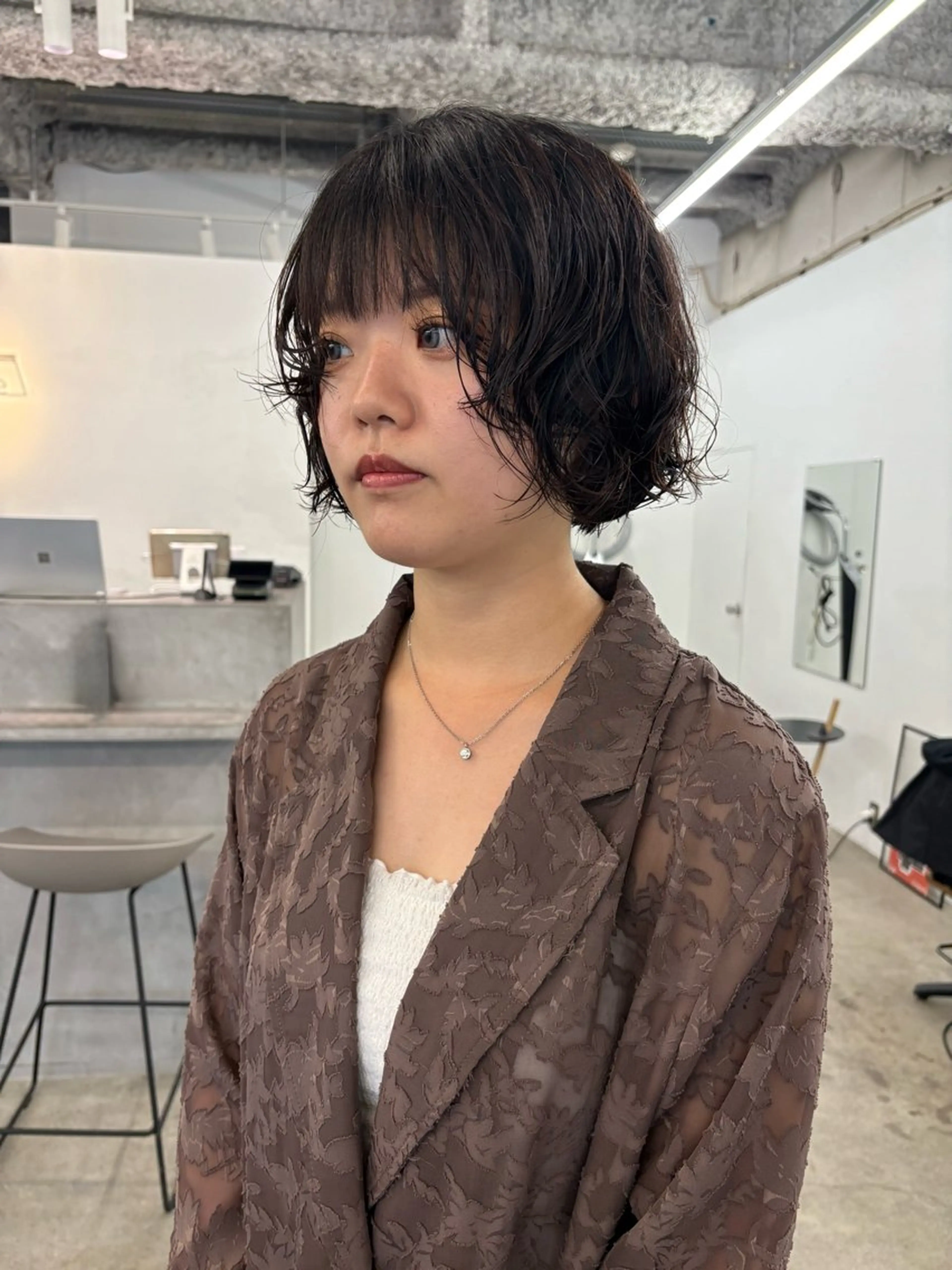 ショート パーマ カット パーマ パーマ、ボブ、透明感 カラー、小須田ゆあのヘアスタイル