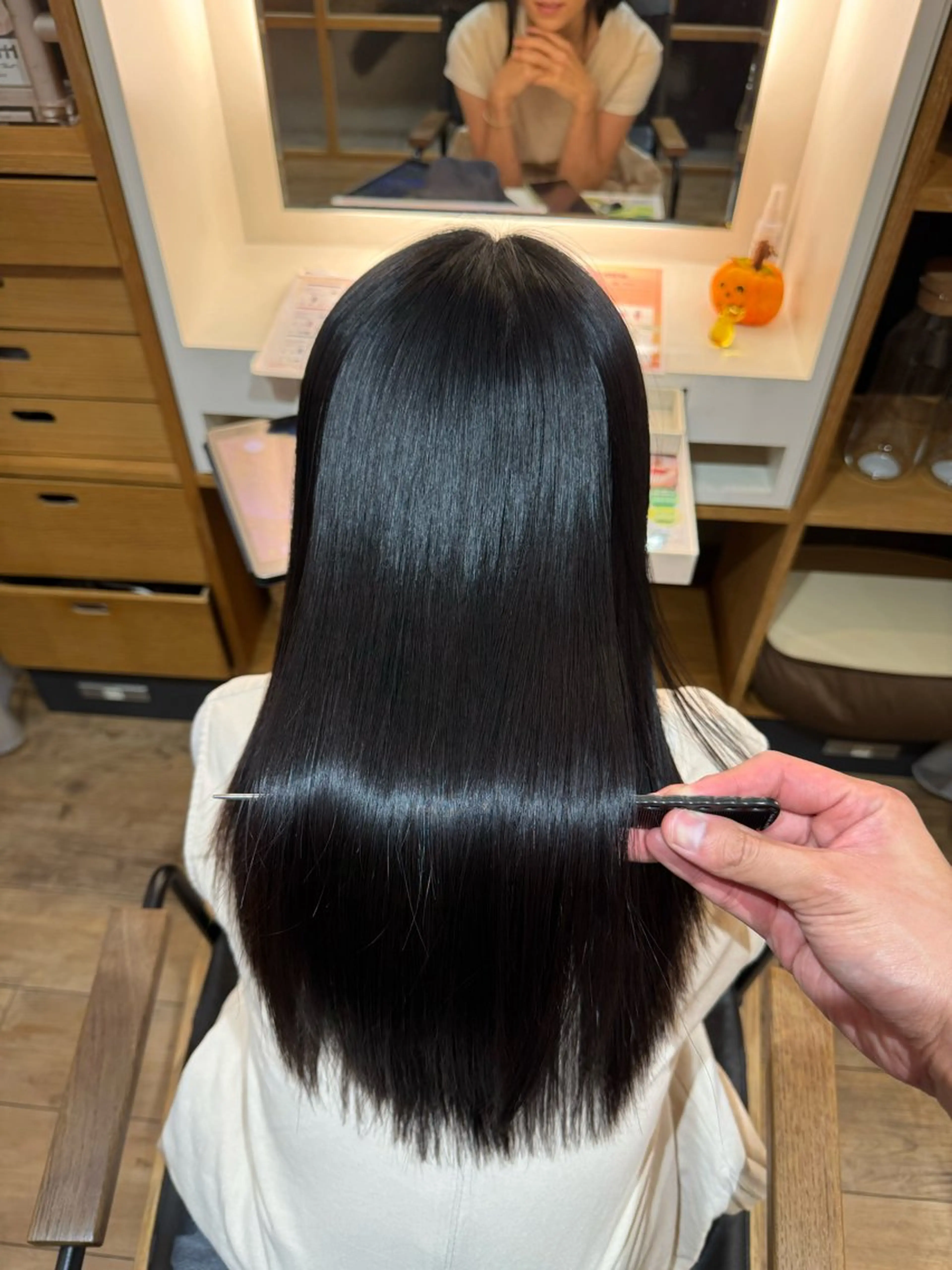 セミロング カット 縮毛矯正 トリートメント afloatkobe所属・美髪/髪質改善 川口凌弥のヘアスタイル