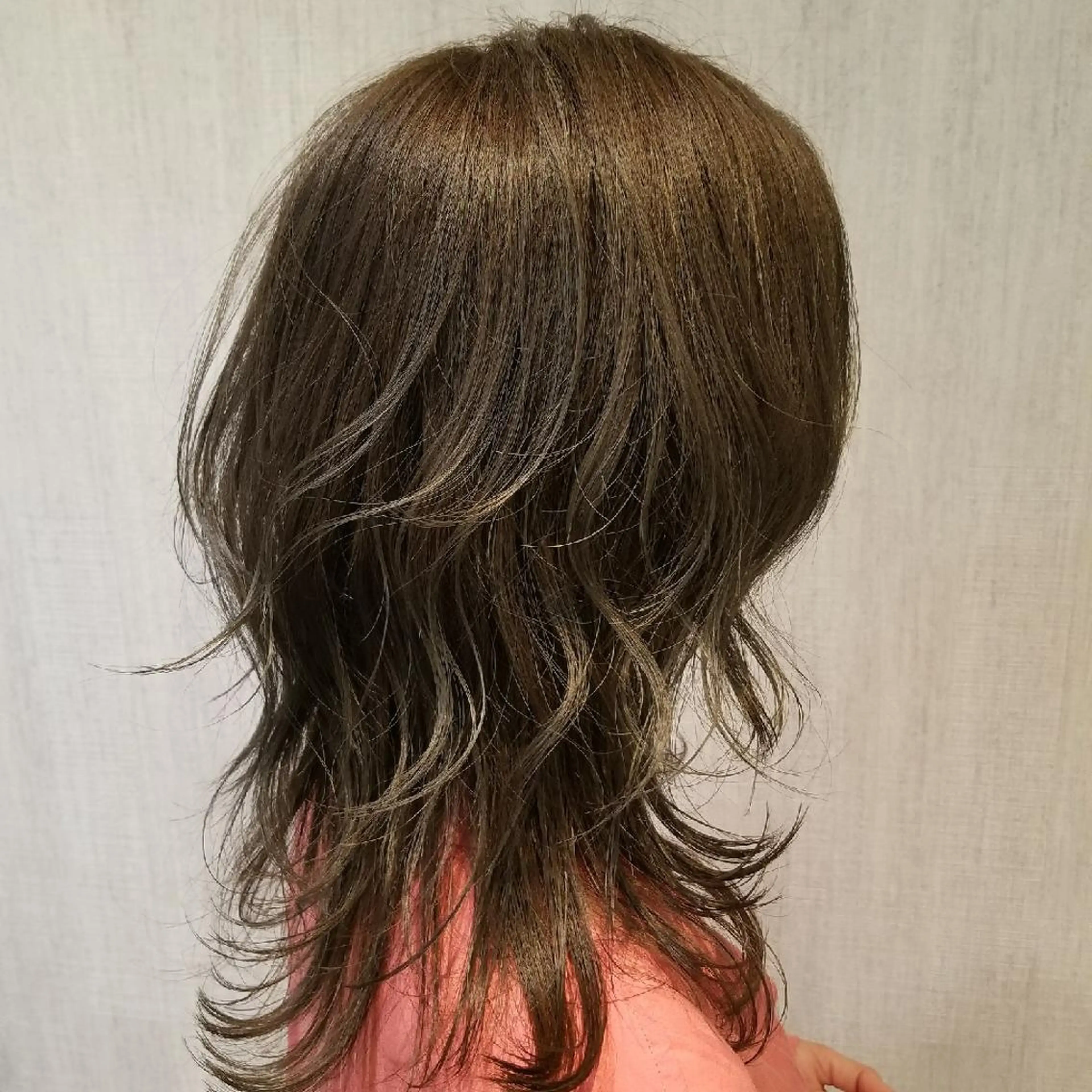 ミディアム カラー グレージュ レイヤーカット 顔周りレイヤーカット 髪質改善代表西村功平のヘアスタイル