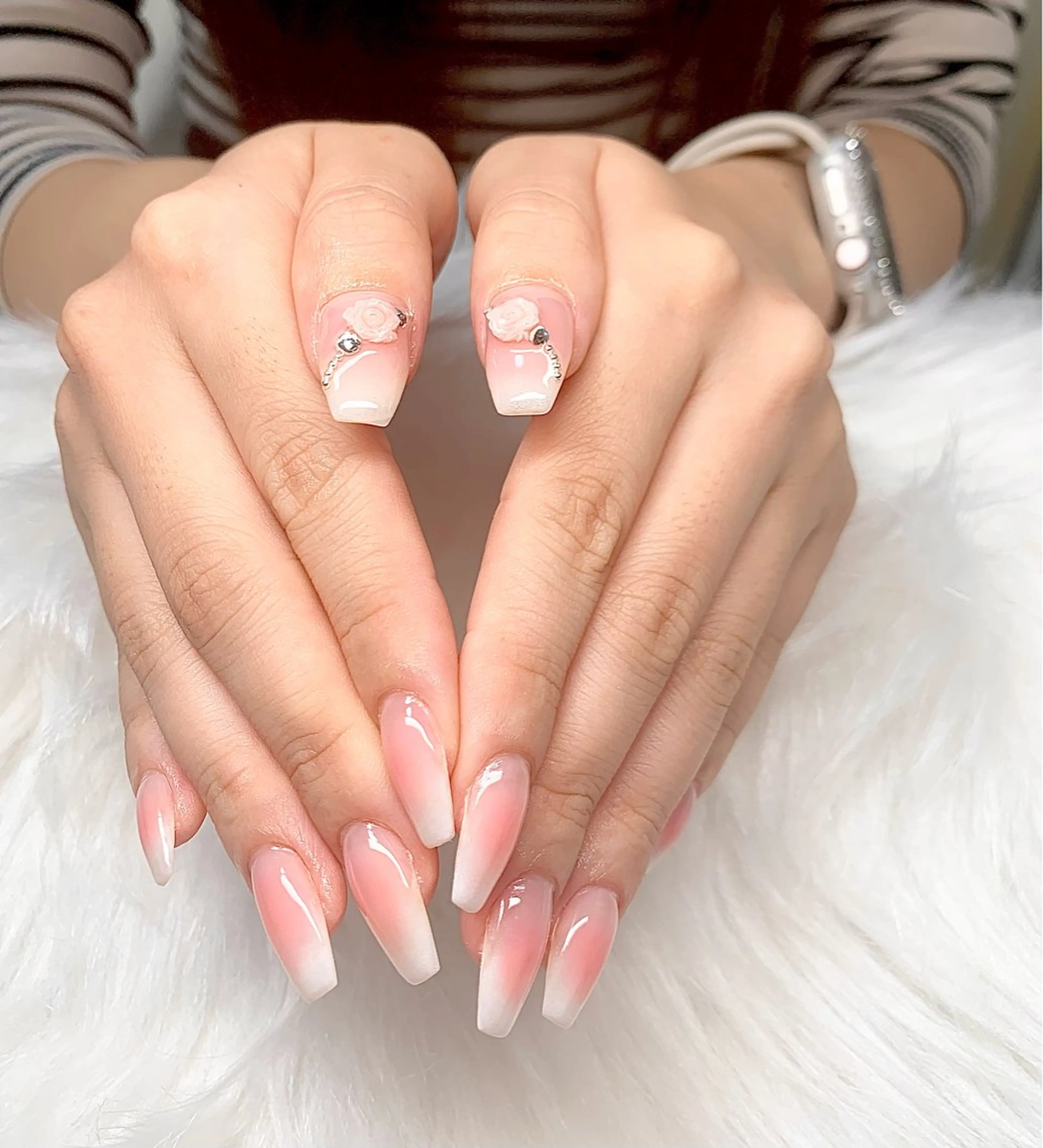 ネイル チークネイル グラデーション Lily nails studioのネイルデザイン