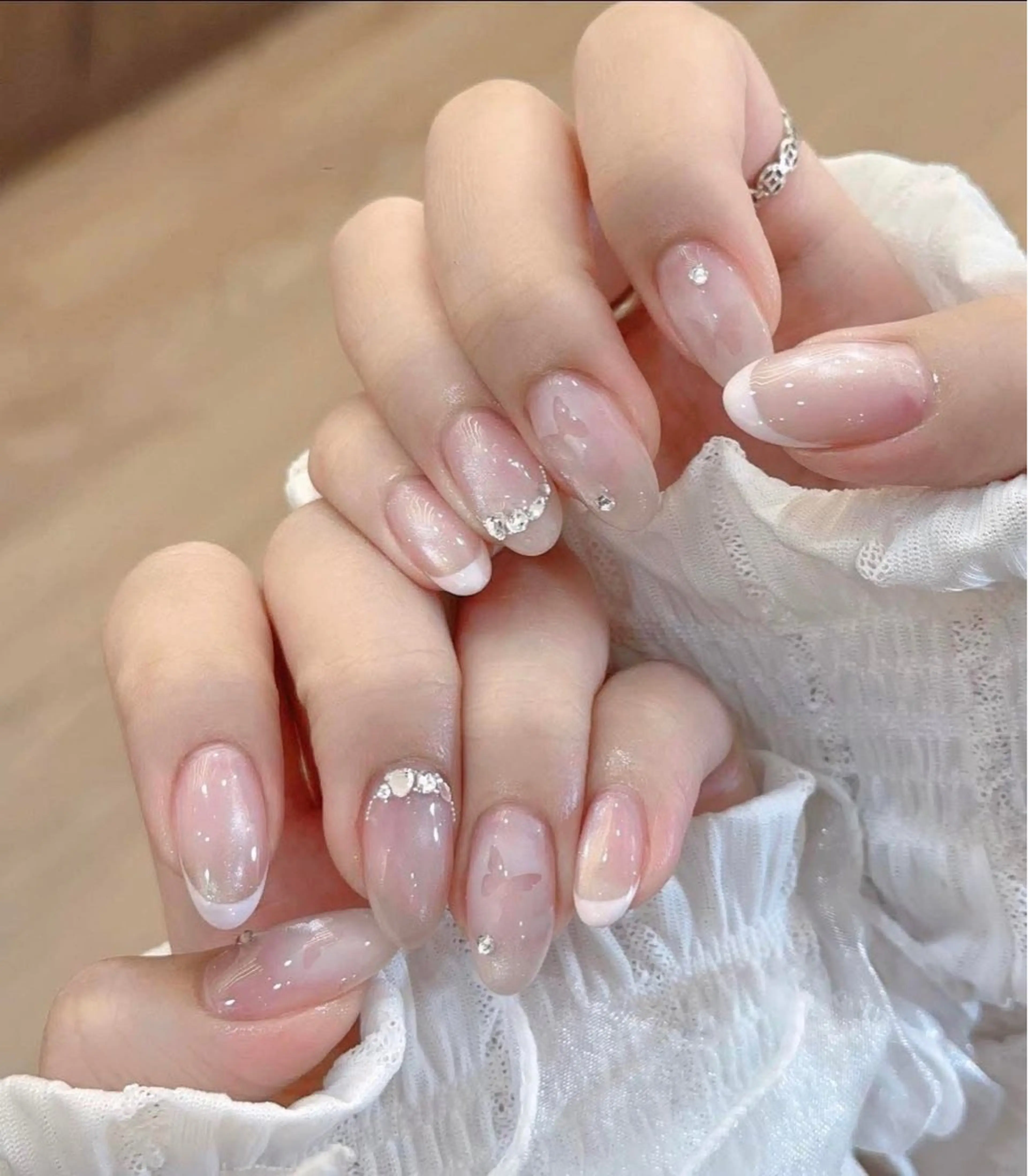 ネイル シンプルネイル ストーンネイル ハンドネイル ZEN Beauty nail spa massage所属・ゆり ちゃんのネイルデザイン