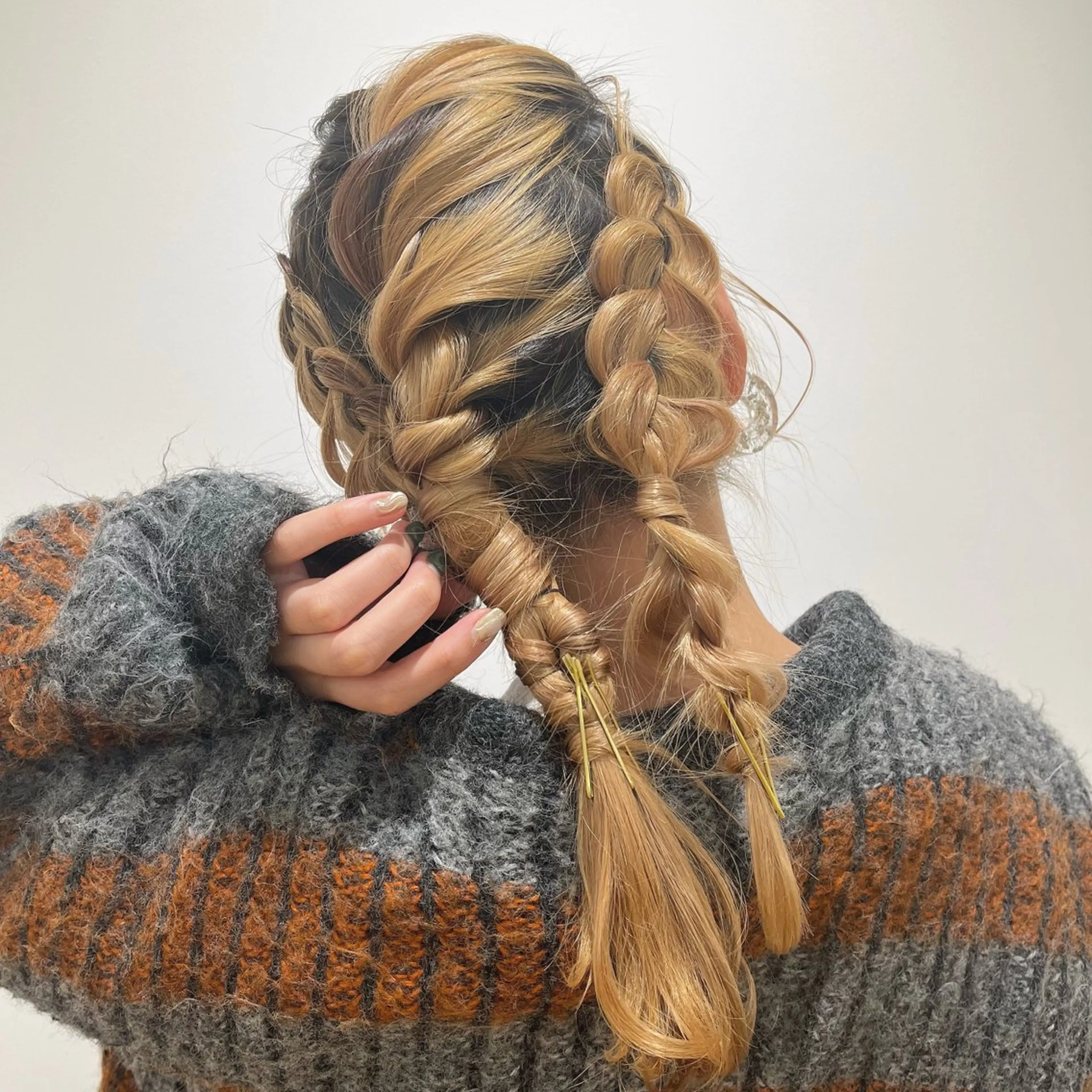 ロング ヘアセット 綾乃/デザインカラー /ハイトーン/ボブのヘアスタイル