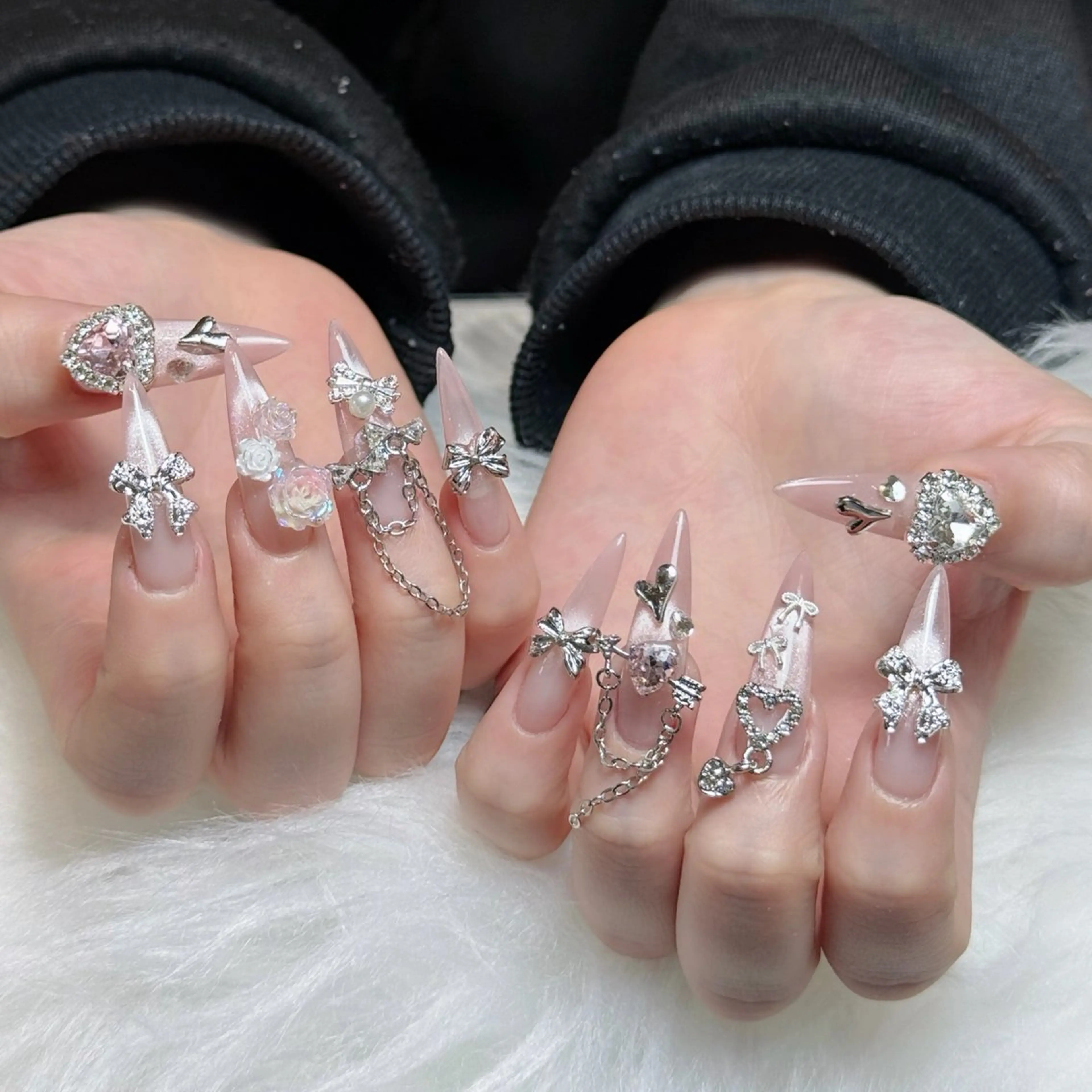 ネイル チークネイル ドット フレンチネイル グラデーション ハート ハンドネイル ハンドケア Eli Nails 新宿のネイルデザイン