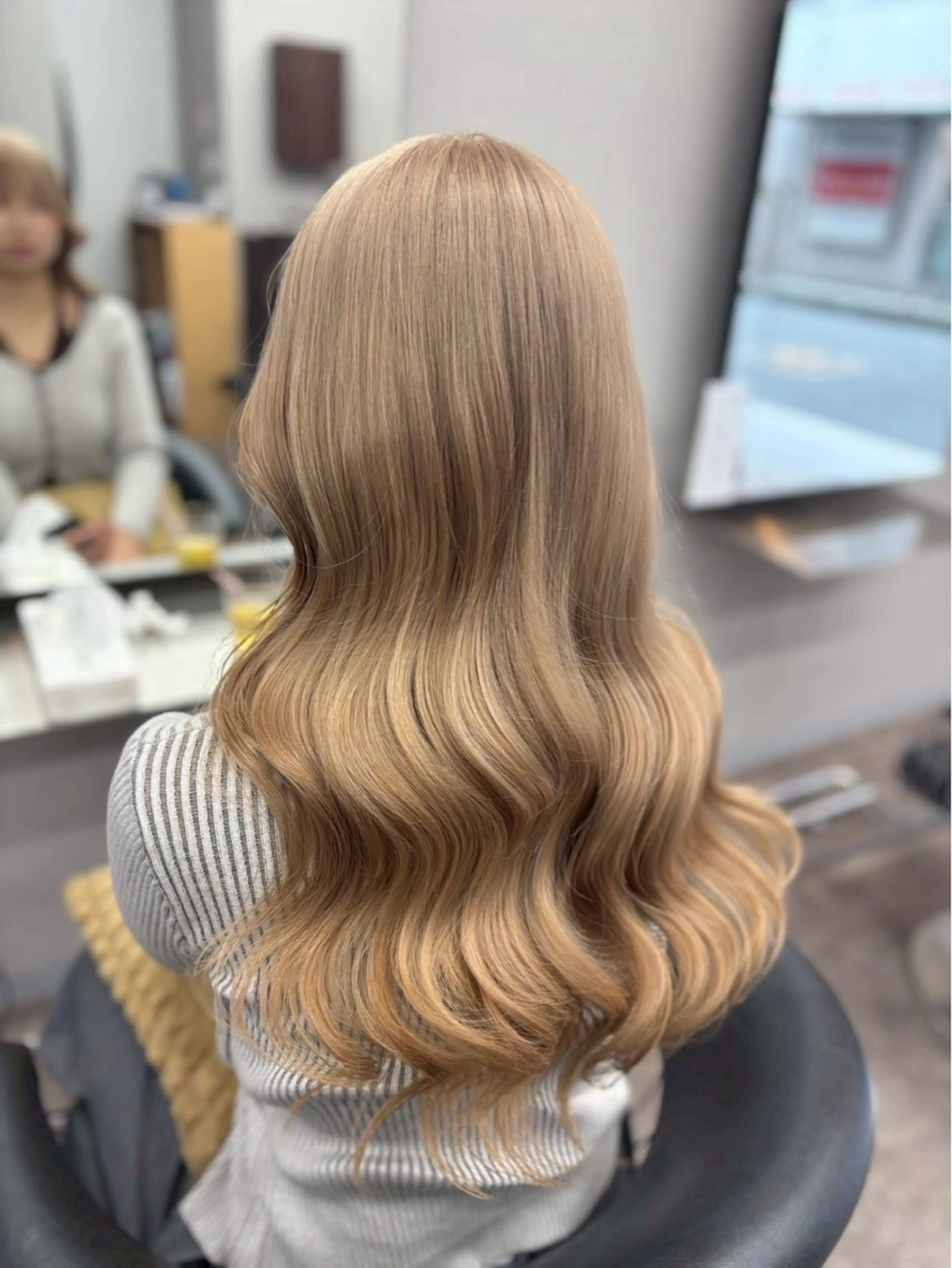 ロング カラー ヘアカラー ブリーチ🩵レイヤー Maho🐻‍❄️のヘアスタイル