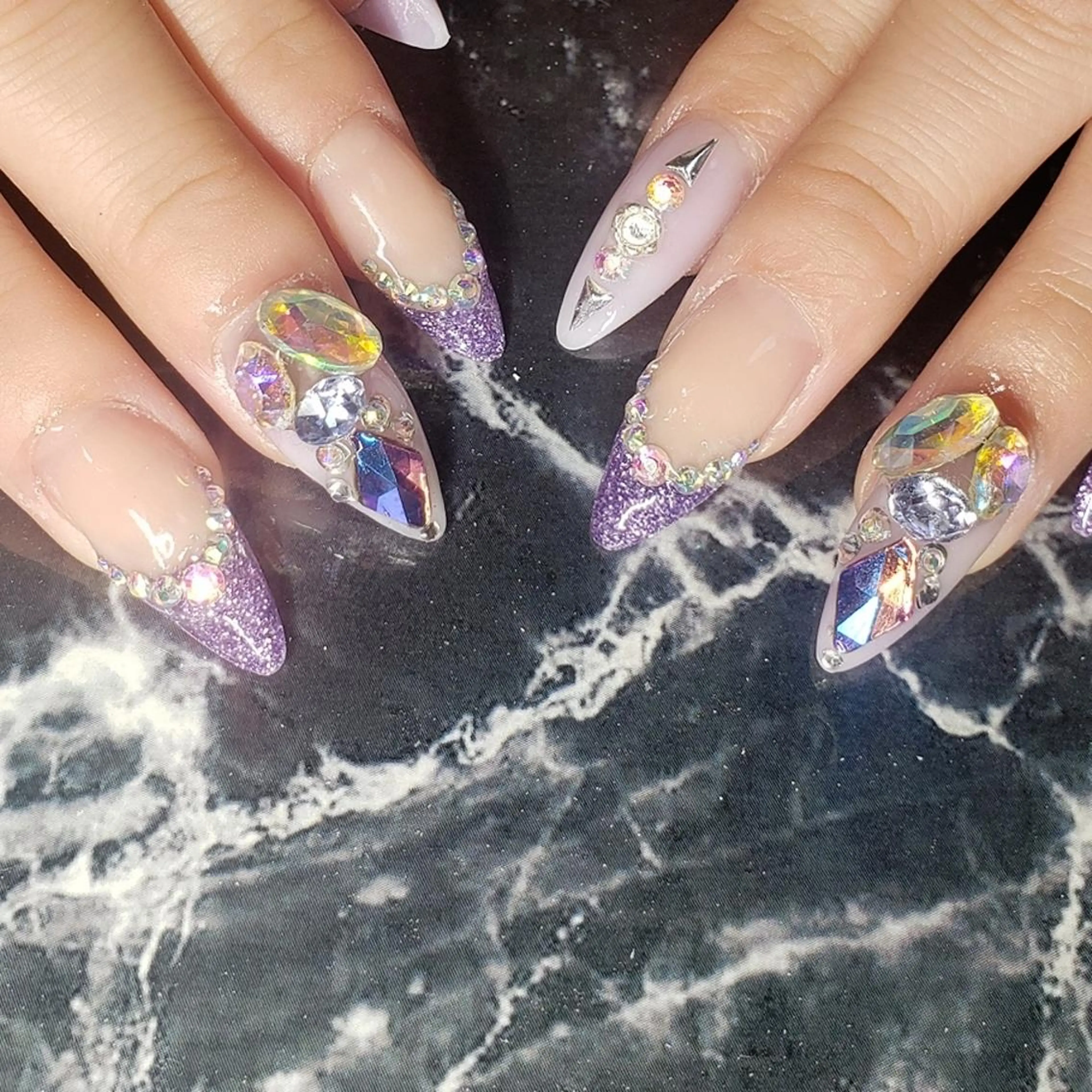 ミディアム ハンドネイル クロキ 。のネイルデザイン