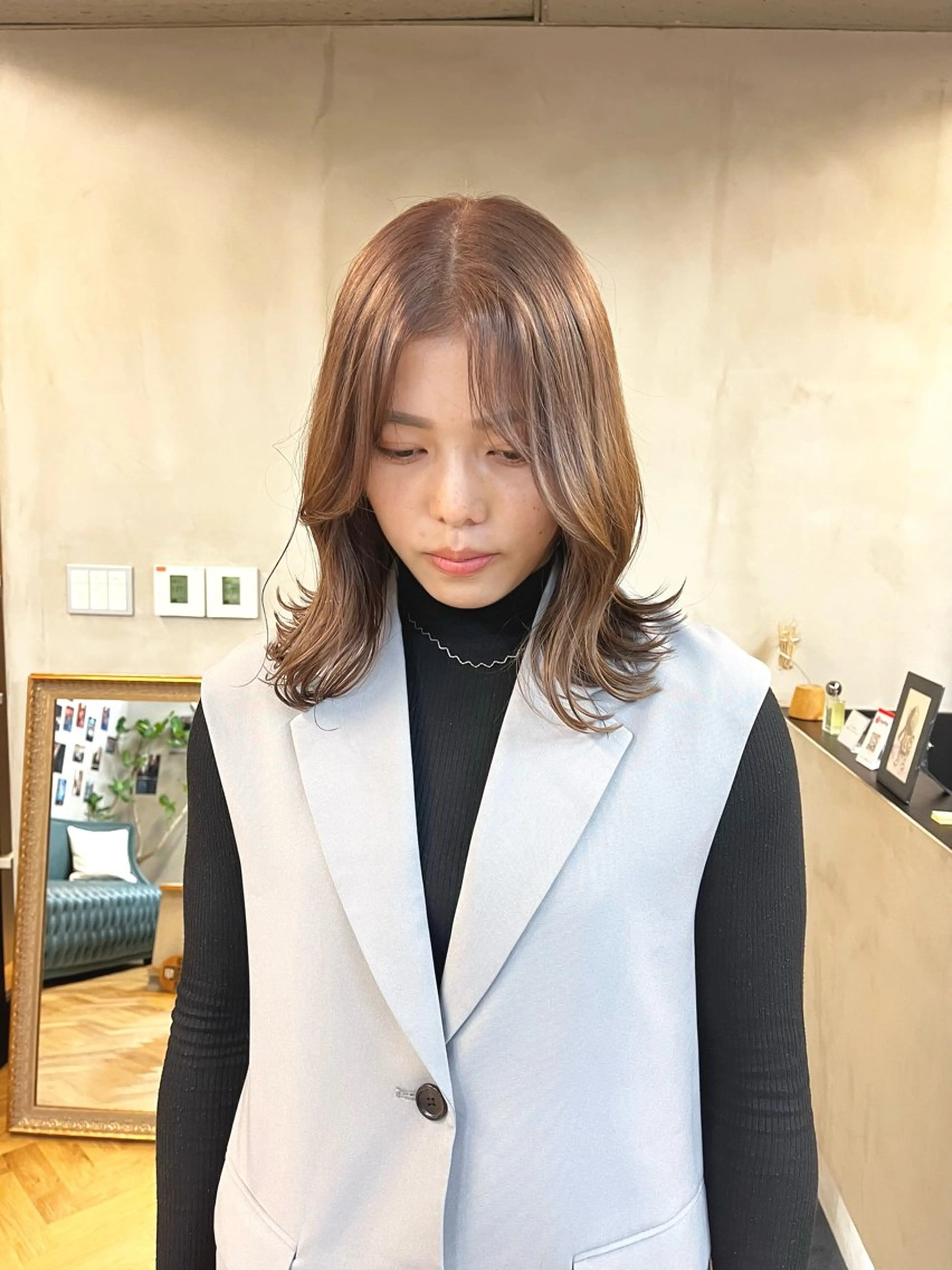 ミディアム カラー ヘアアレンジ ブリーチ esu 心斎橋店所属・ena/ブリーチなし 心斎橋・ベージュ🎀のヘアスタイル