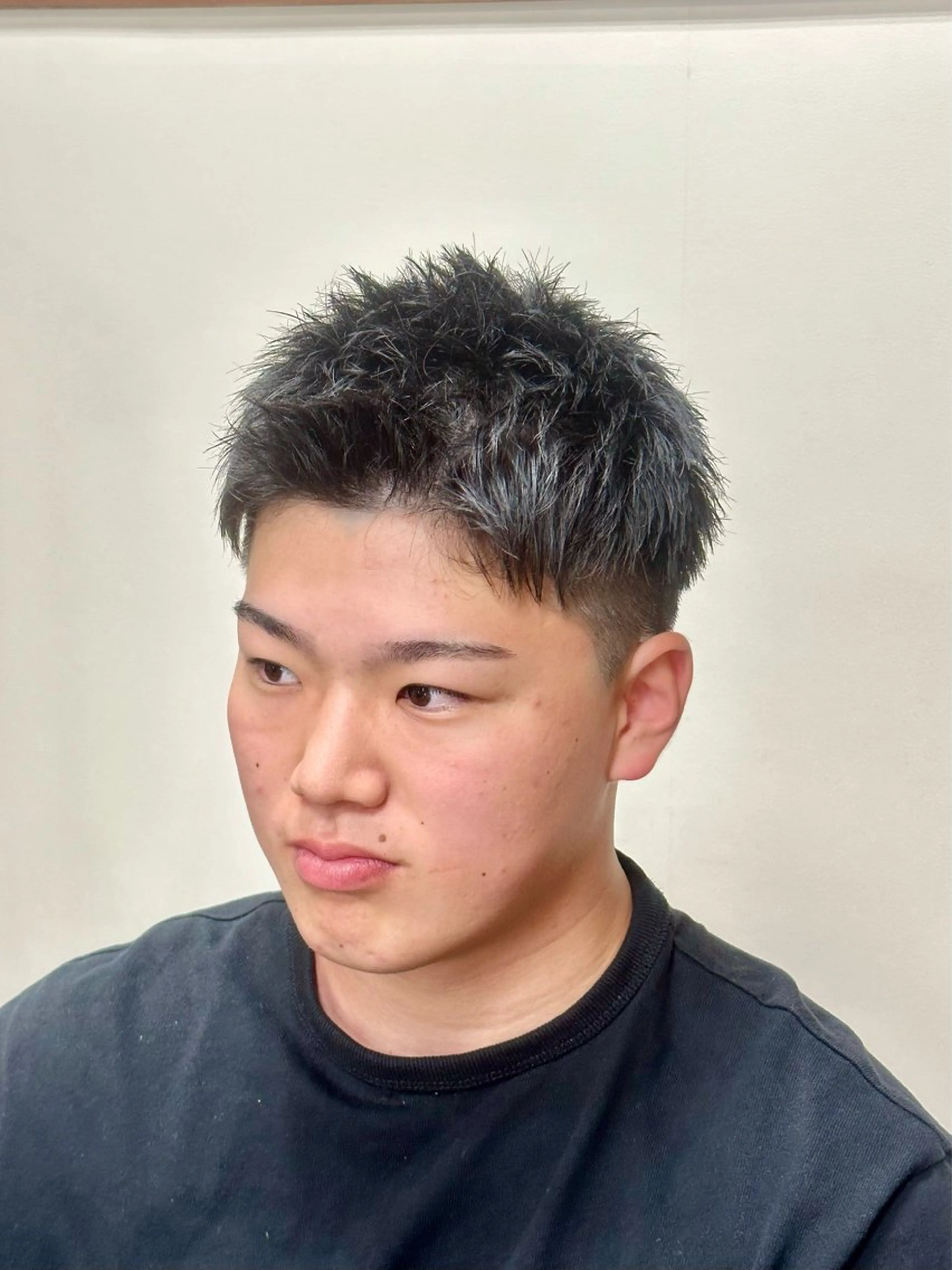 ショート SWELL-WHITE-所属・緒方 翔英のヘアスタイル