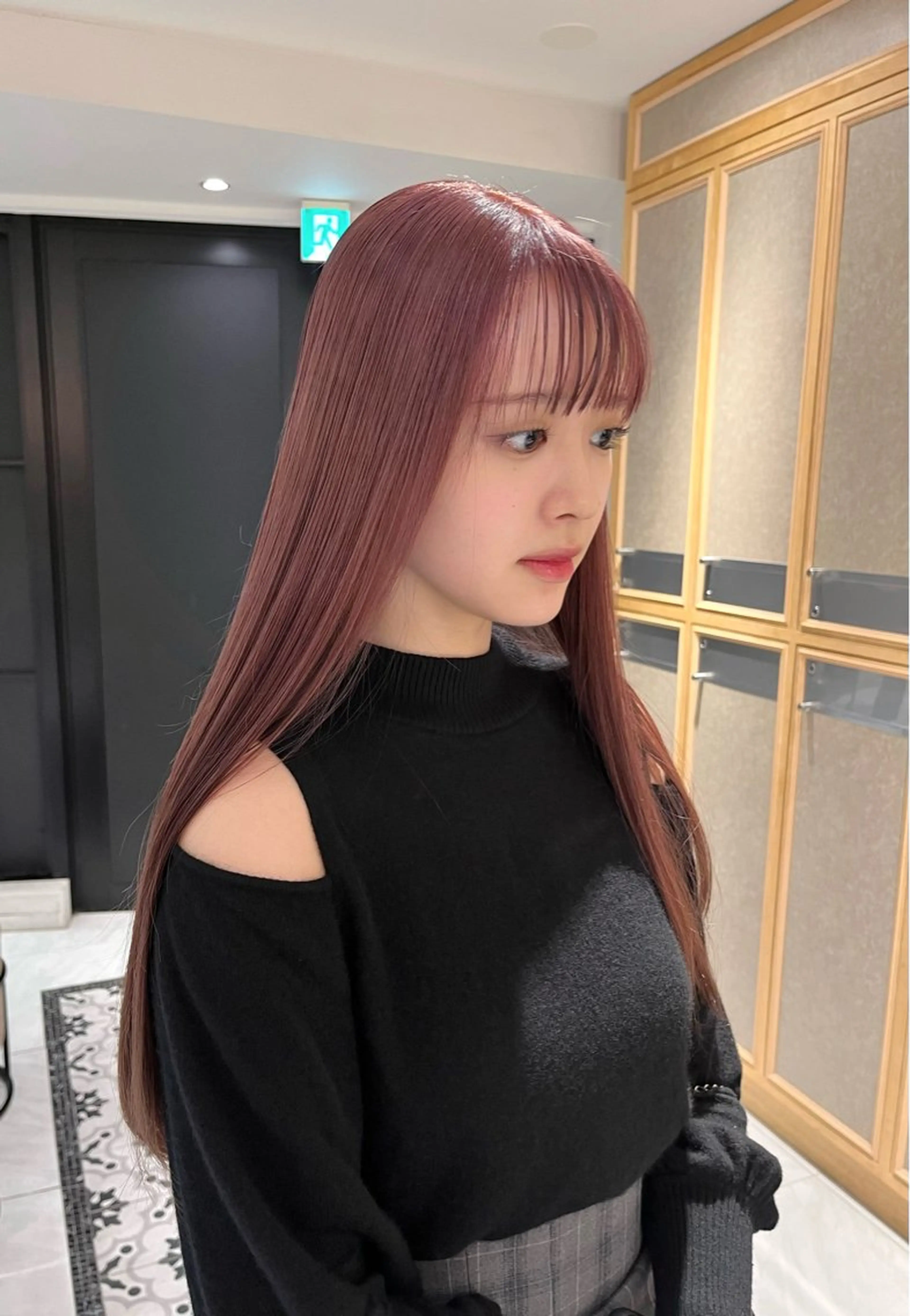 ロング ヘアカラー トリートメント 淡いハイトーンカラー レイヤーカットゆうかのヘアスタイル