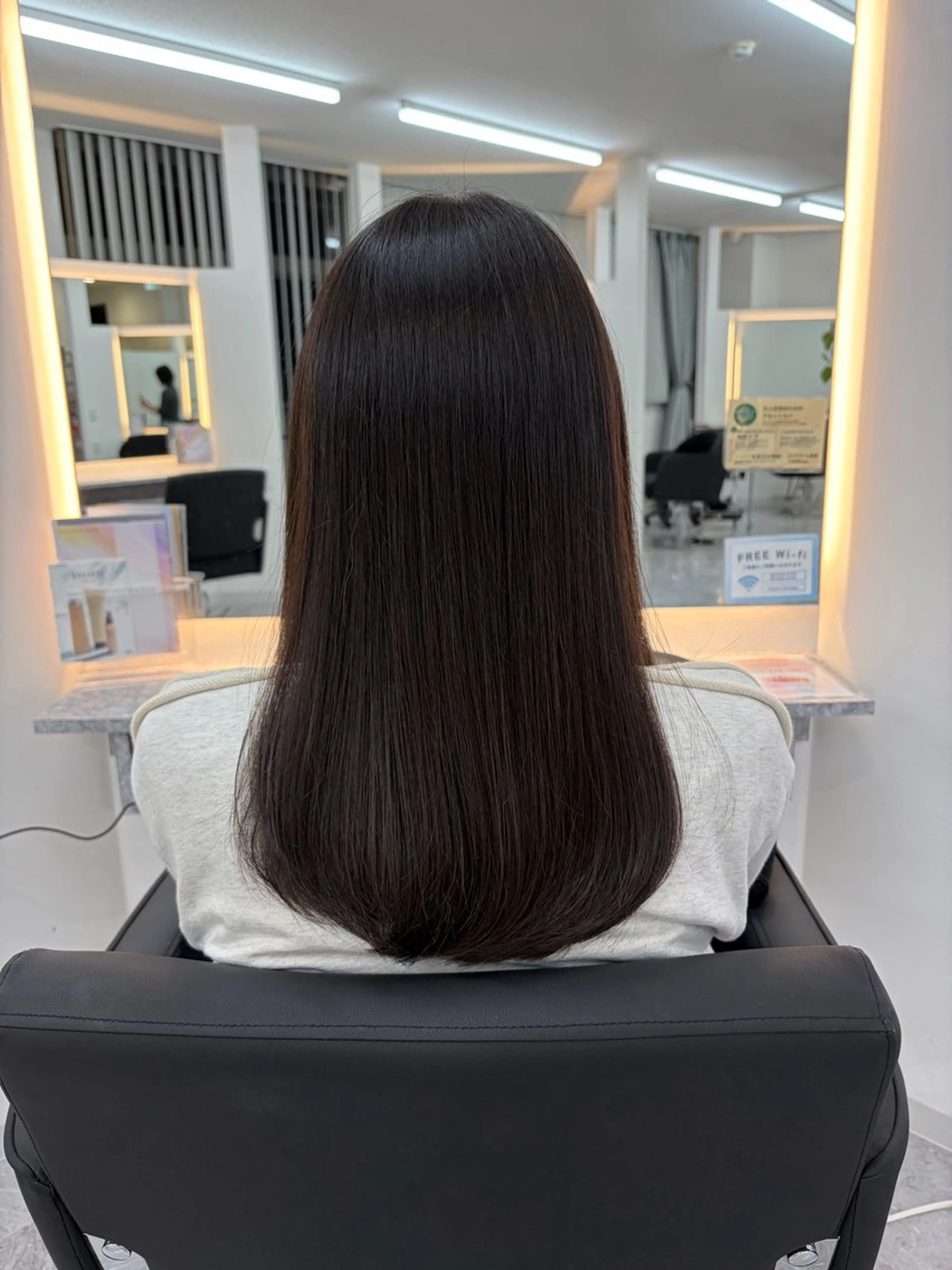 セミロング ONE CONCEPT所属・山中 麗美のヘアスタイル