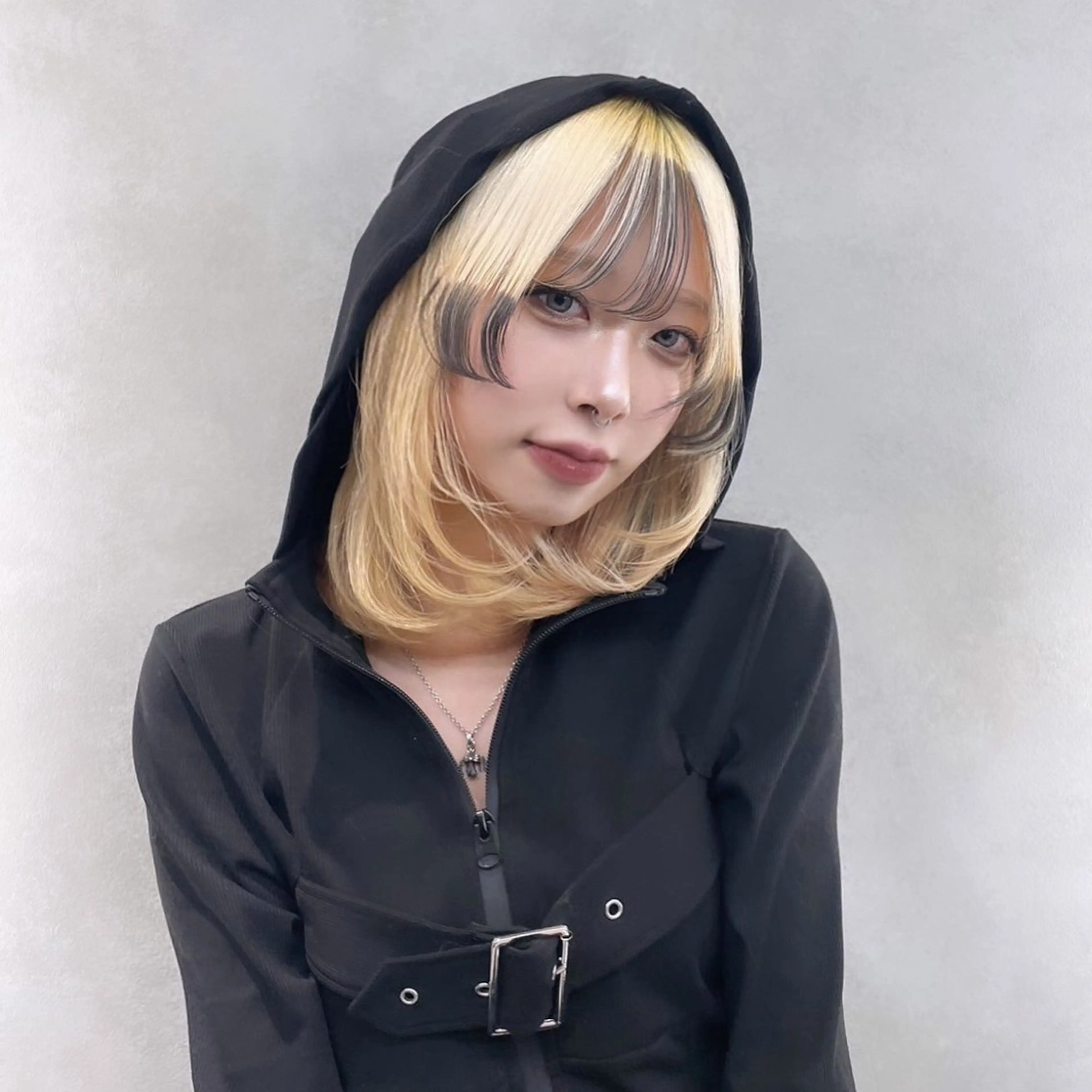 ミディアム カラー ヘアアレンジ ヘアカラー ショート/ボブ/似 合わせ/顔周りカットのヘアスタイル