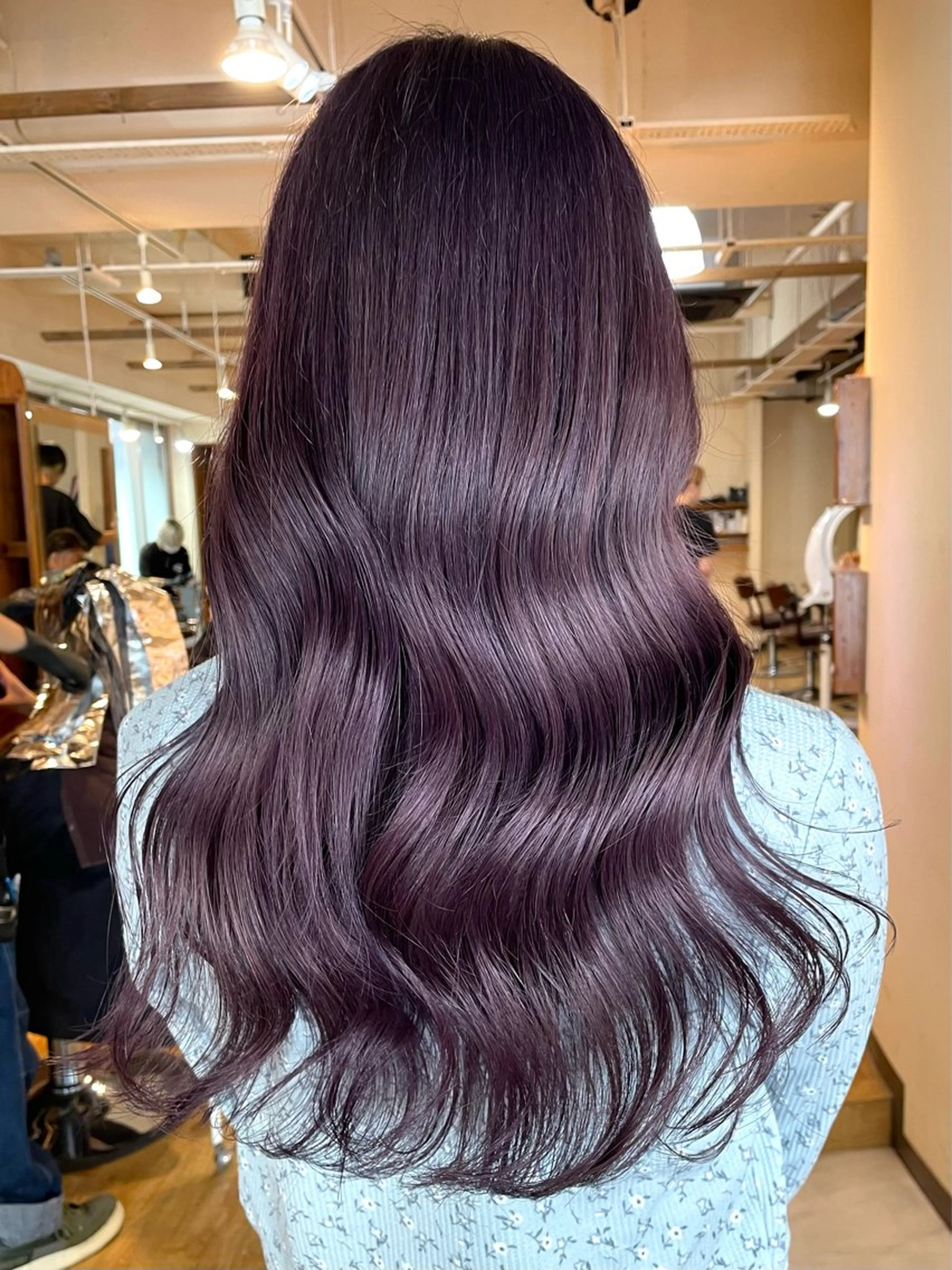 ロング パープルカラー ヘアカラー 宮本 いぶきのヘアスタイル