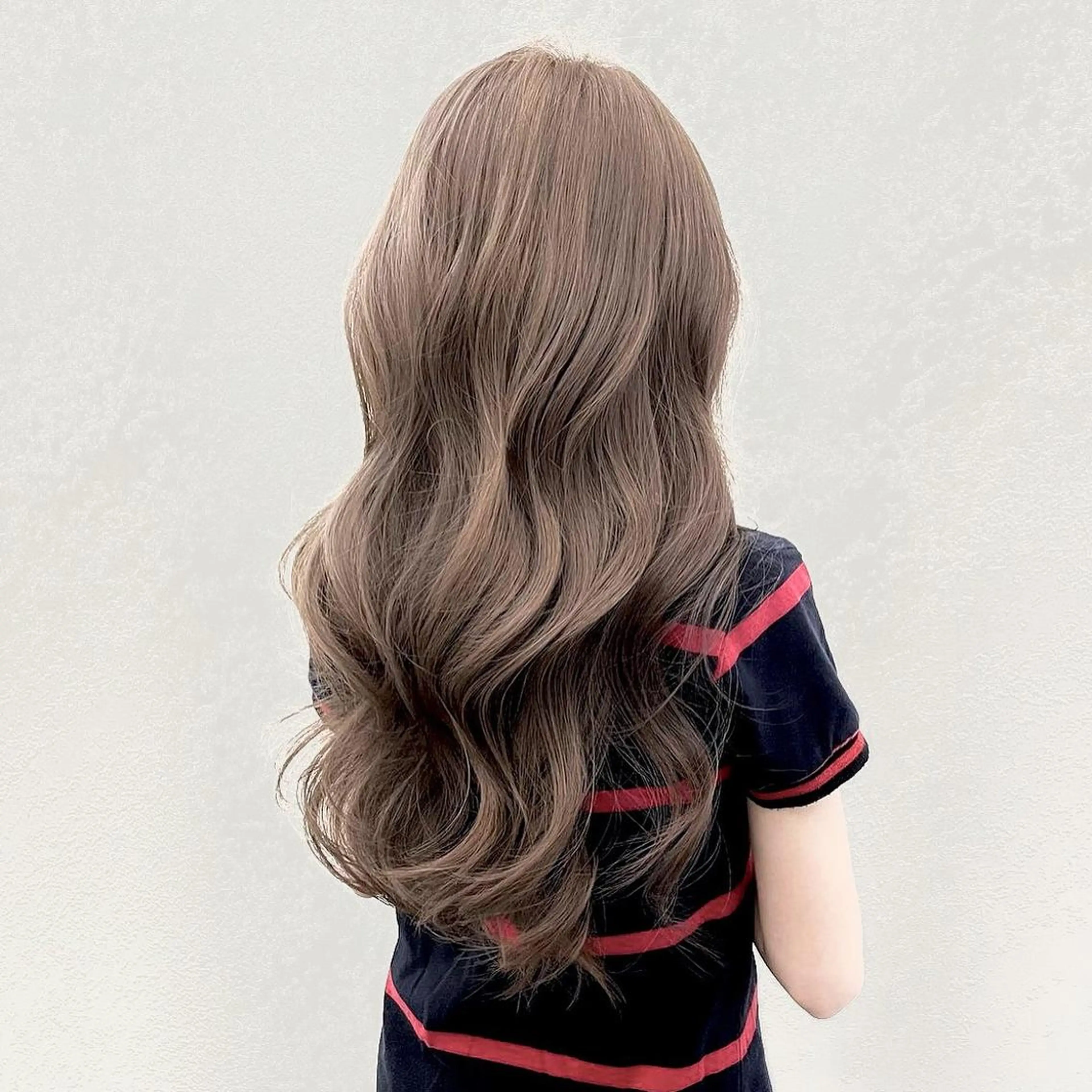 ミディアム カラー アッシュ ベージュカラー 透明感カラー グレージュ ミルクティーベージュ 鈴木 一貴のヘアスタイル