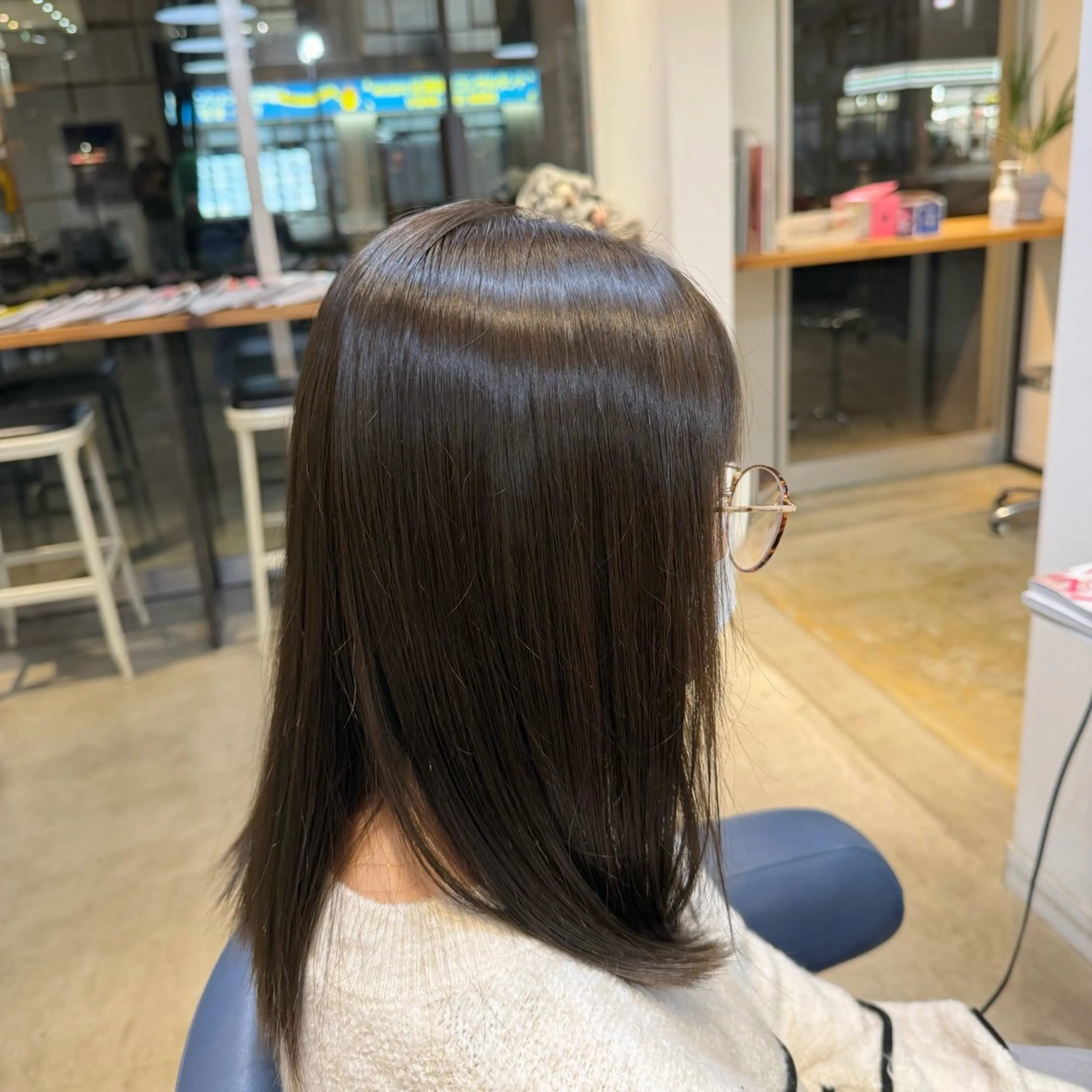 カラー アッシュ アッシュブラウン ブラウンカラー ヘアカラー Sof.hairworks所属・さとう あづみのヘアスタイル
