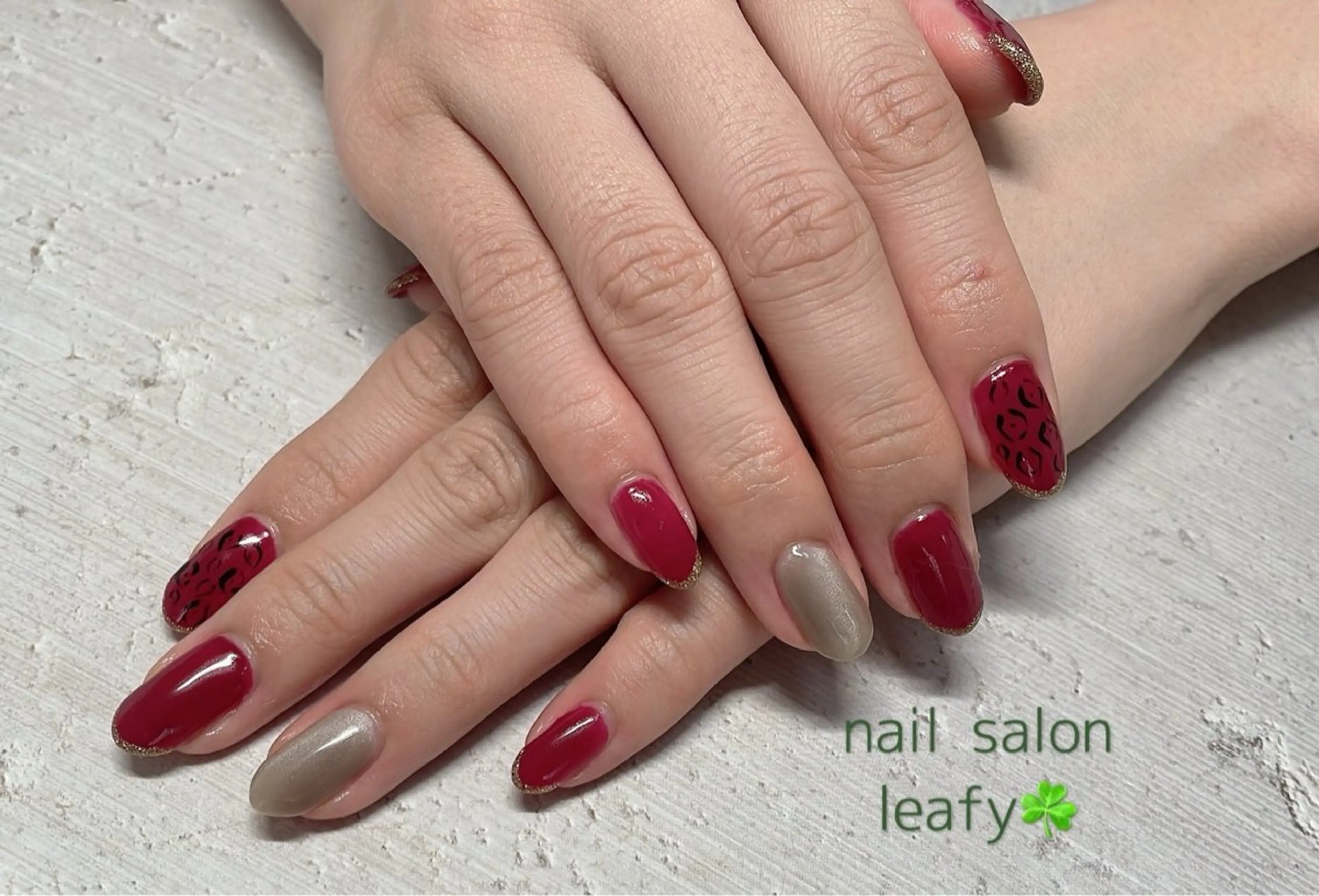 ネイル アニマル柄 ボルドー マグネットネイル 赤色 ネイルサロン leafyのネイルデザイン