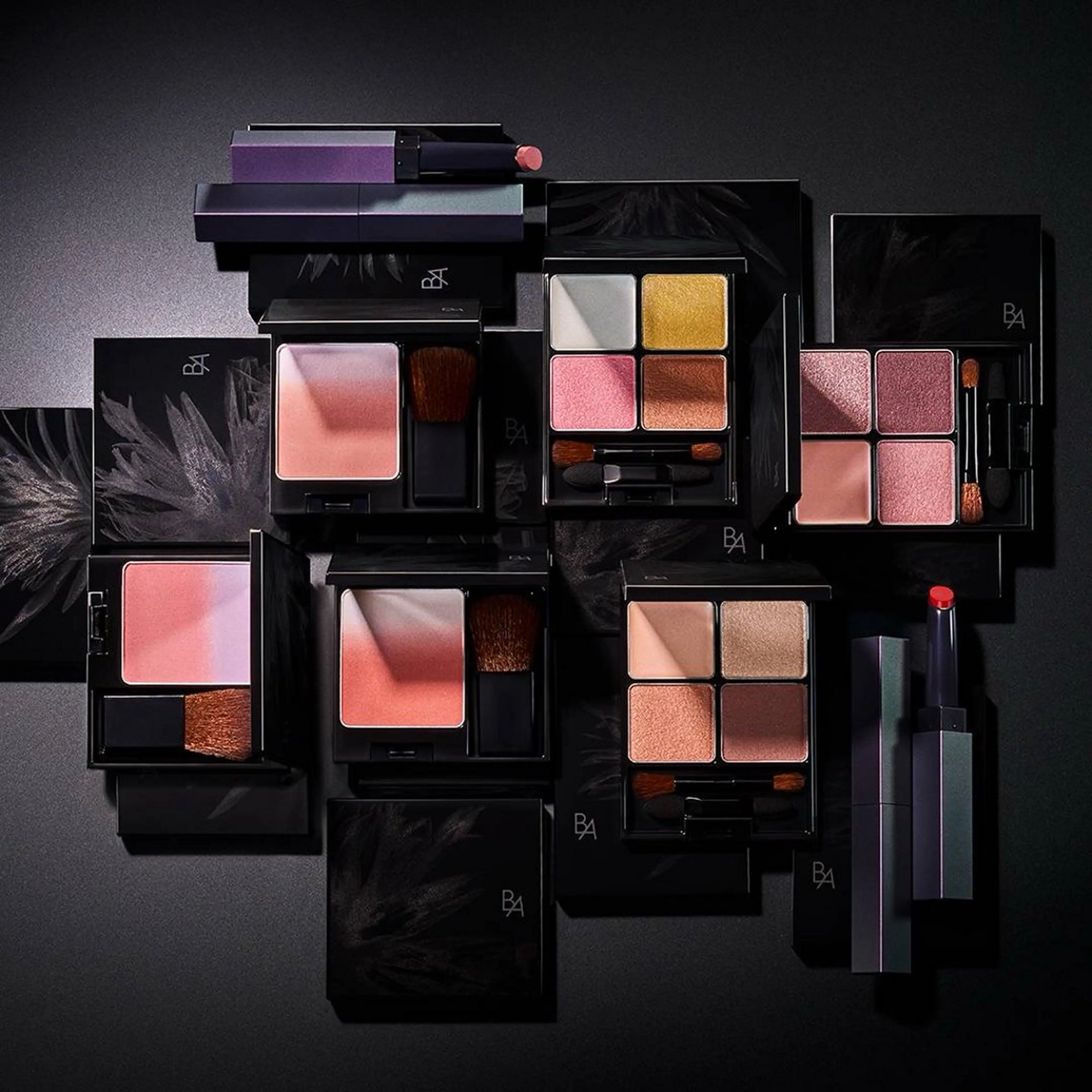 可愛い新色コスメ💕美容成分いっぱいの化粧品で発色良く素肌も整うメイク💄その場で購入可能◎プレゼントにも超オススメ🎁の写真