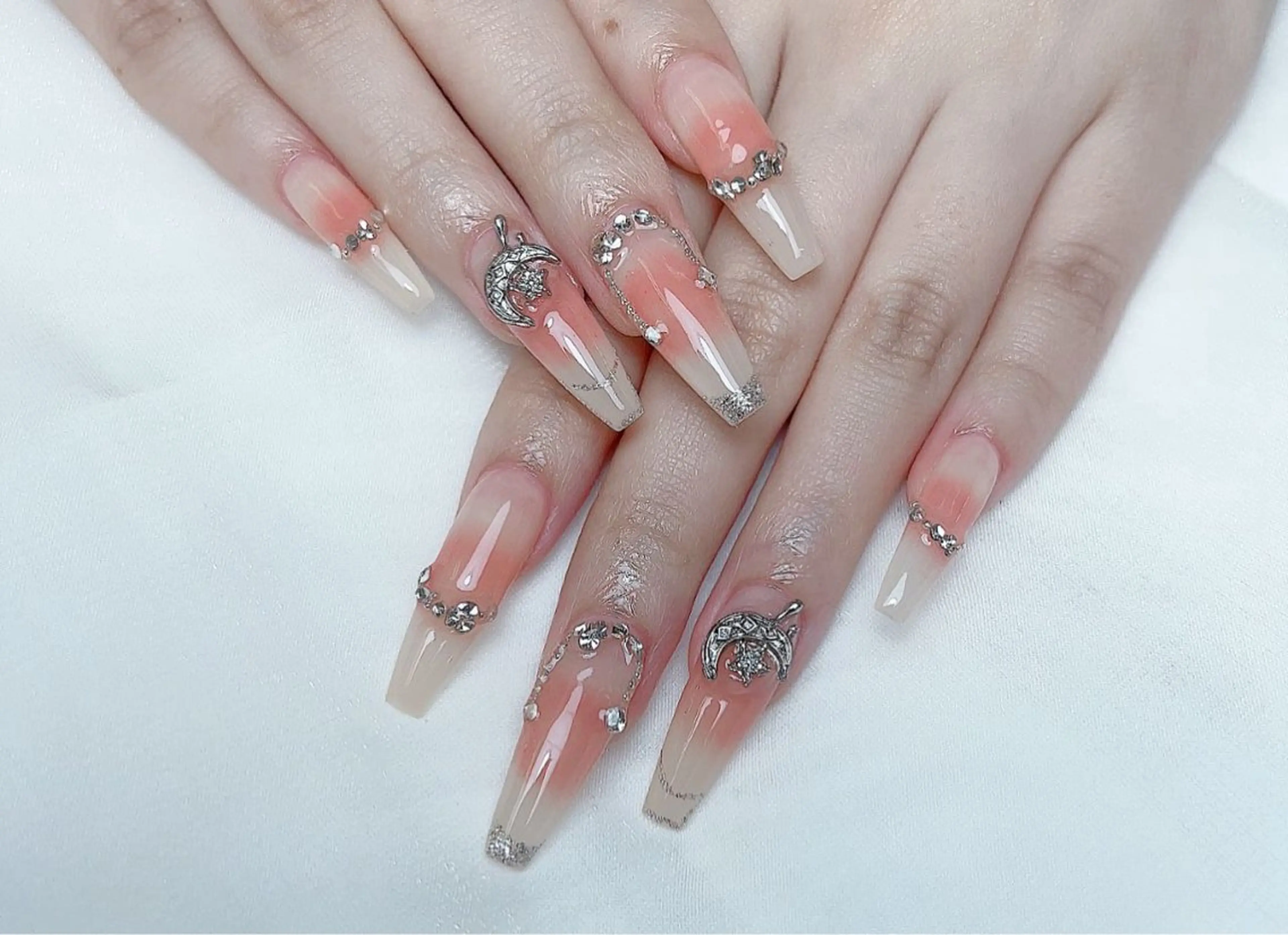 ネイル ハンドネイル M🌷nail 長さだし専門店のネイルデザイン