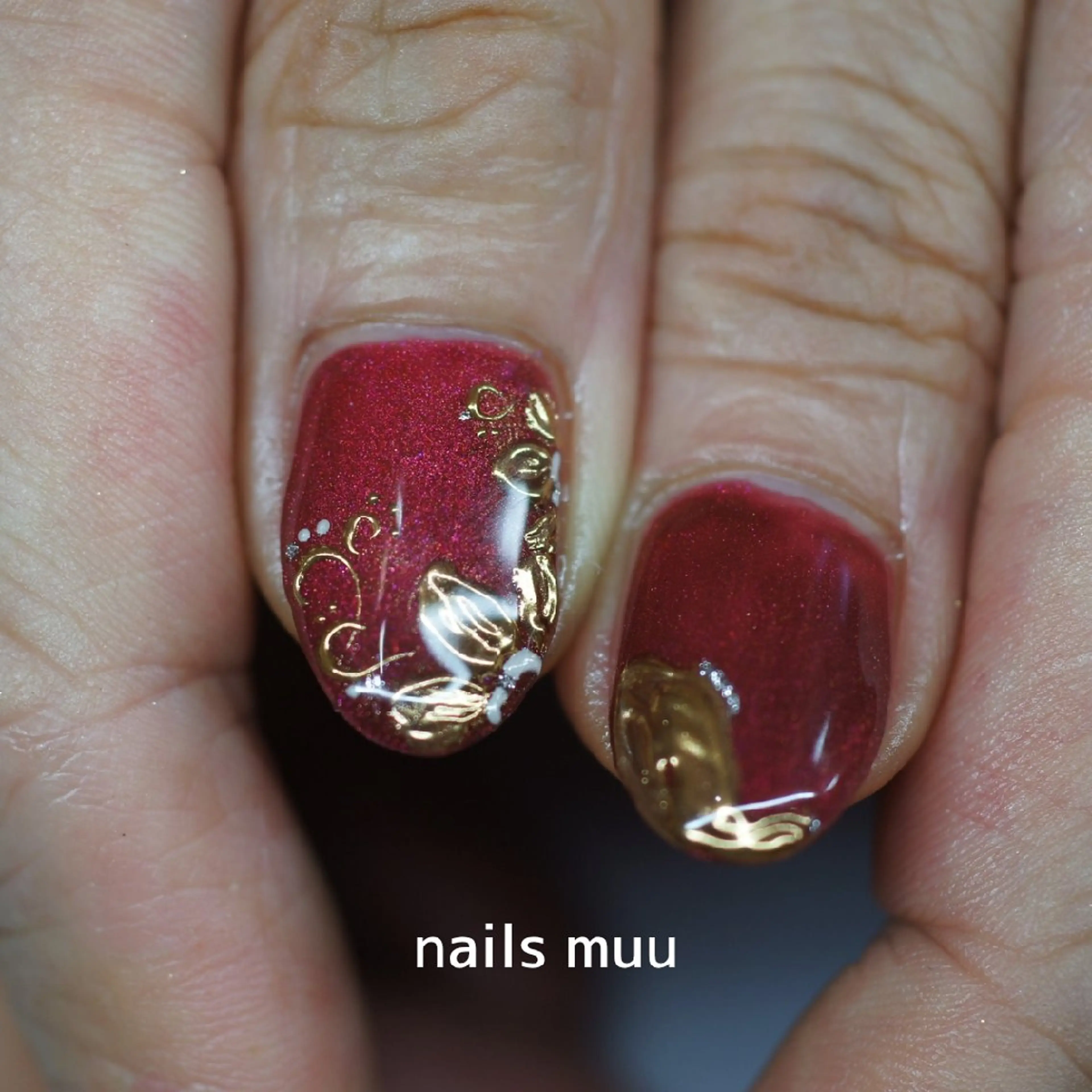 ネイル マグネットネイル 赤色 ハンドネイル nails muu まゆのネイルデザイン