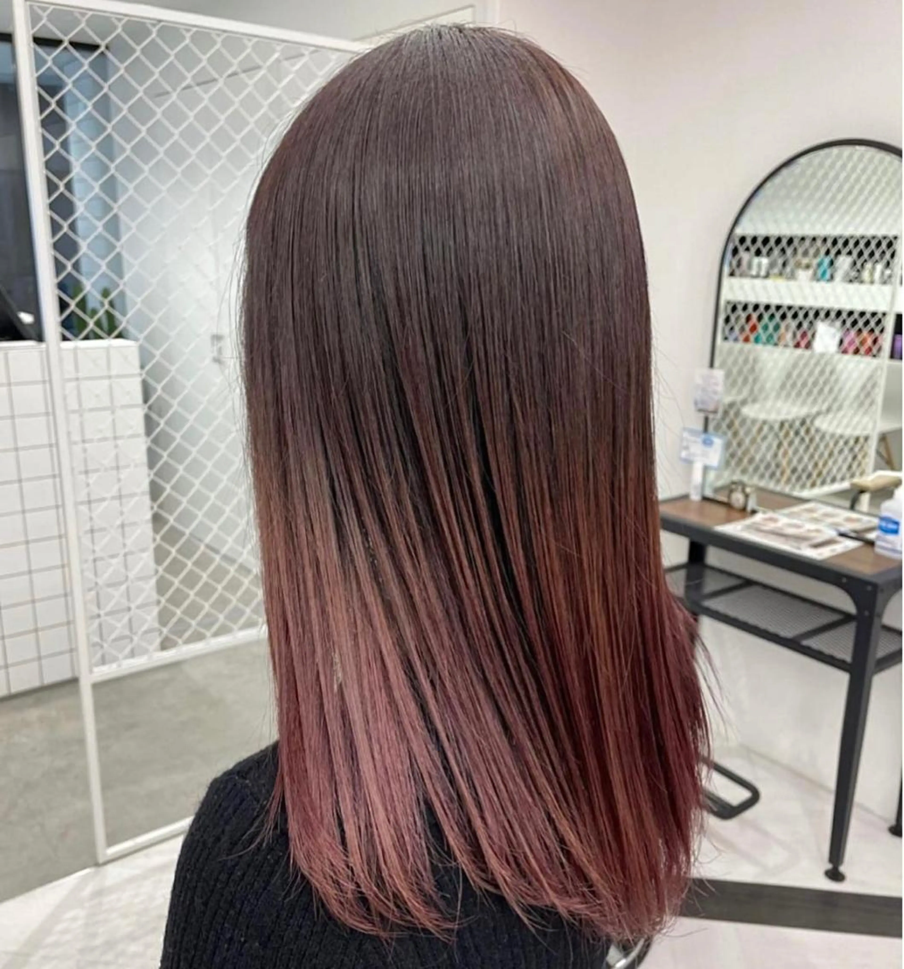 ミディアム カラー パーマ ヘアアレンジ メンズ キッズ ネイル マツエク・マツパ アイブロウ グラデーションカラー ピンクカラー カラーマツエク グラデーション ピンク mona/ ストレートスタイル✨のヘアスタイル