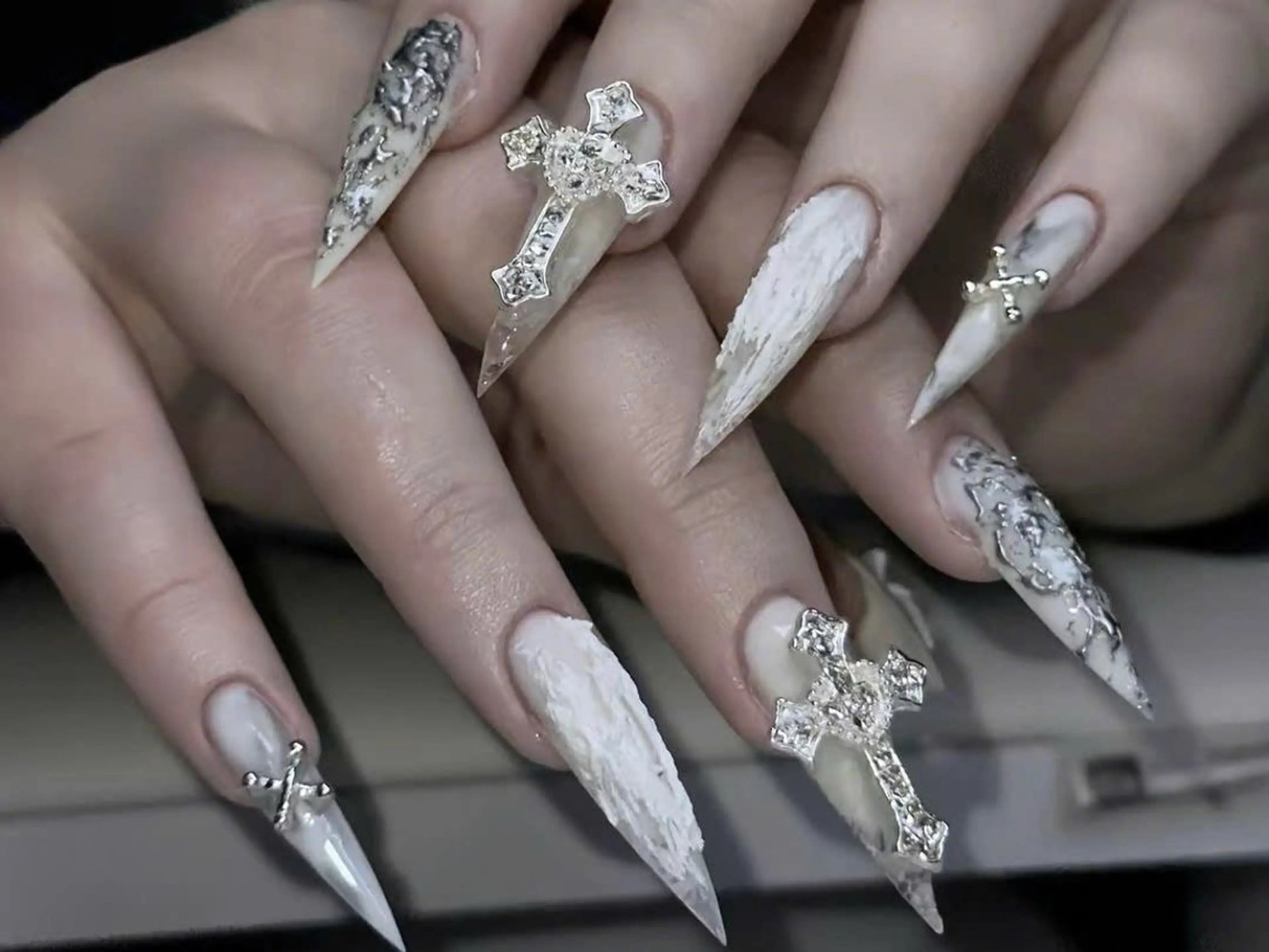 ネイル アートネイル クリアネイル フレンチネイル ガーリー キラキラネイル ハンドネイル モリ アユミのネイルデザイン