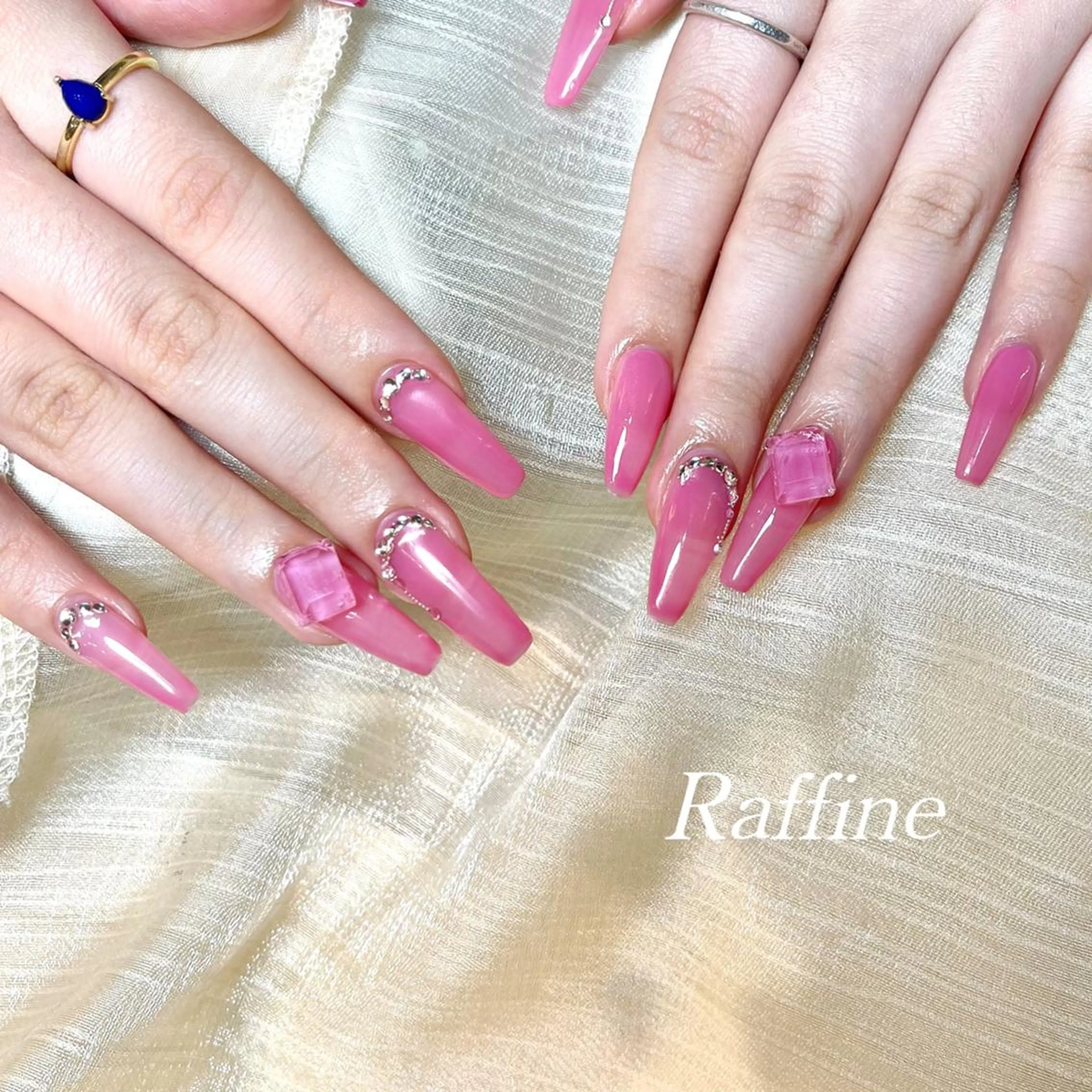 ネイル RAFFINE 月🦋🩵のネイルデザイン