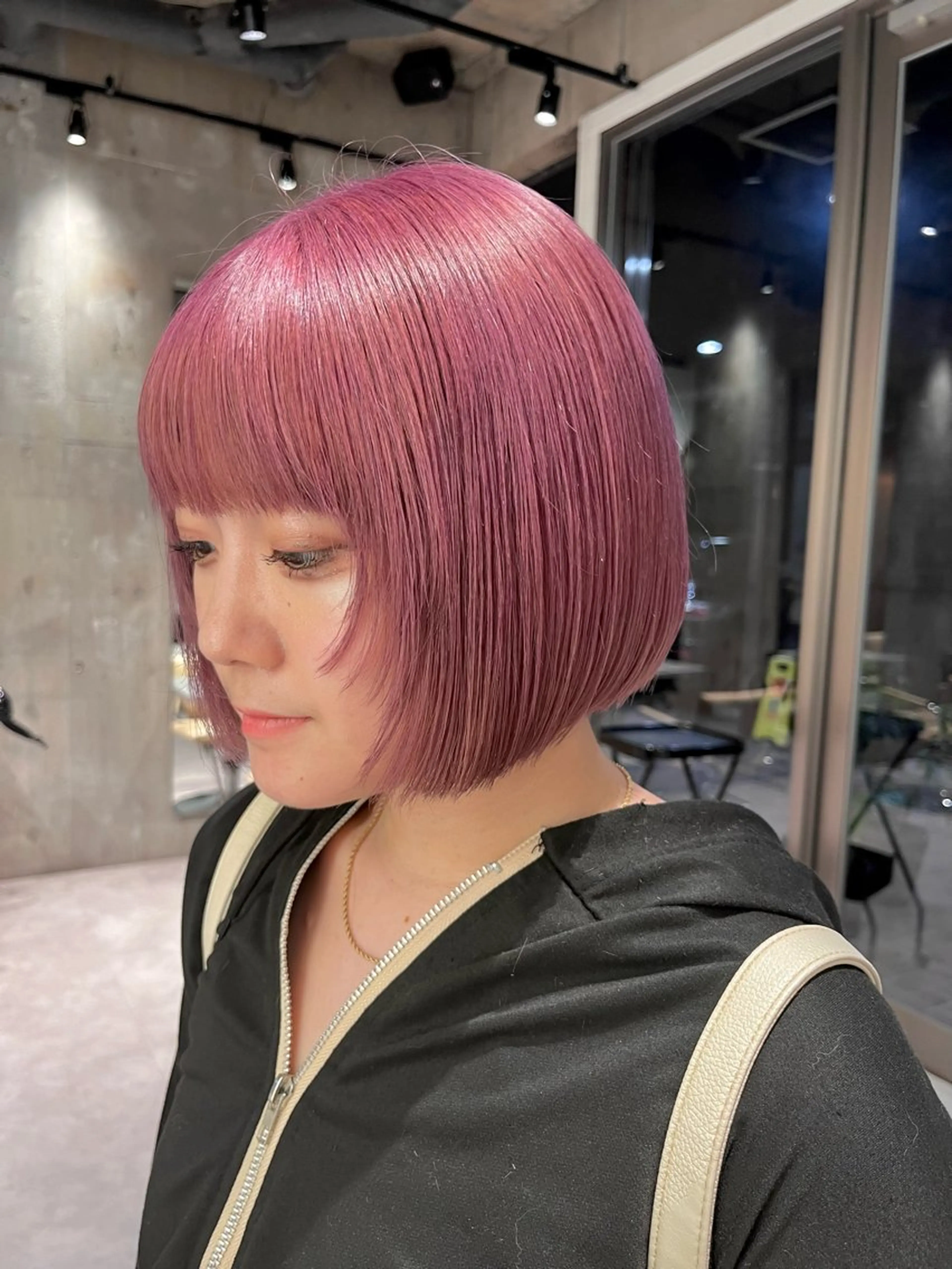 ショート カラー 顔まわりレイヤー レイヤーカット iLi🫧kim ryongna🦋のヘアスタイル