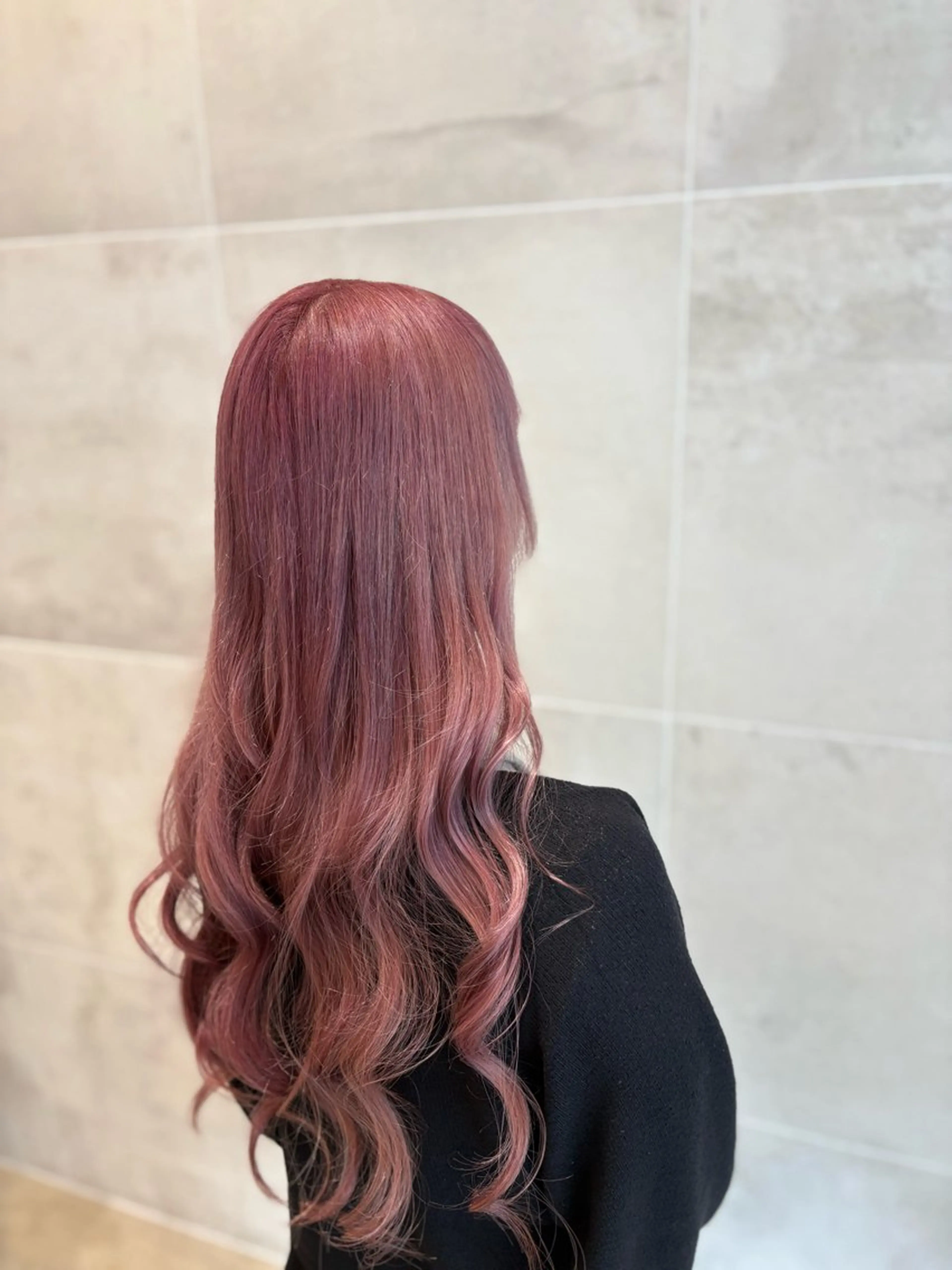 ロング カラー ブリーチ ピンクカラー HAIR  JENNY所属・荒川 賢人のヘアスタイル