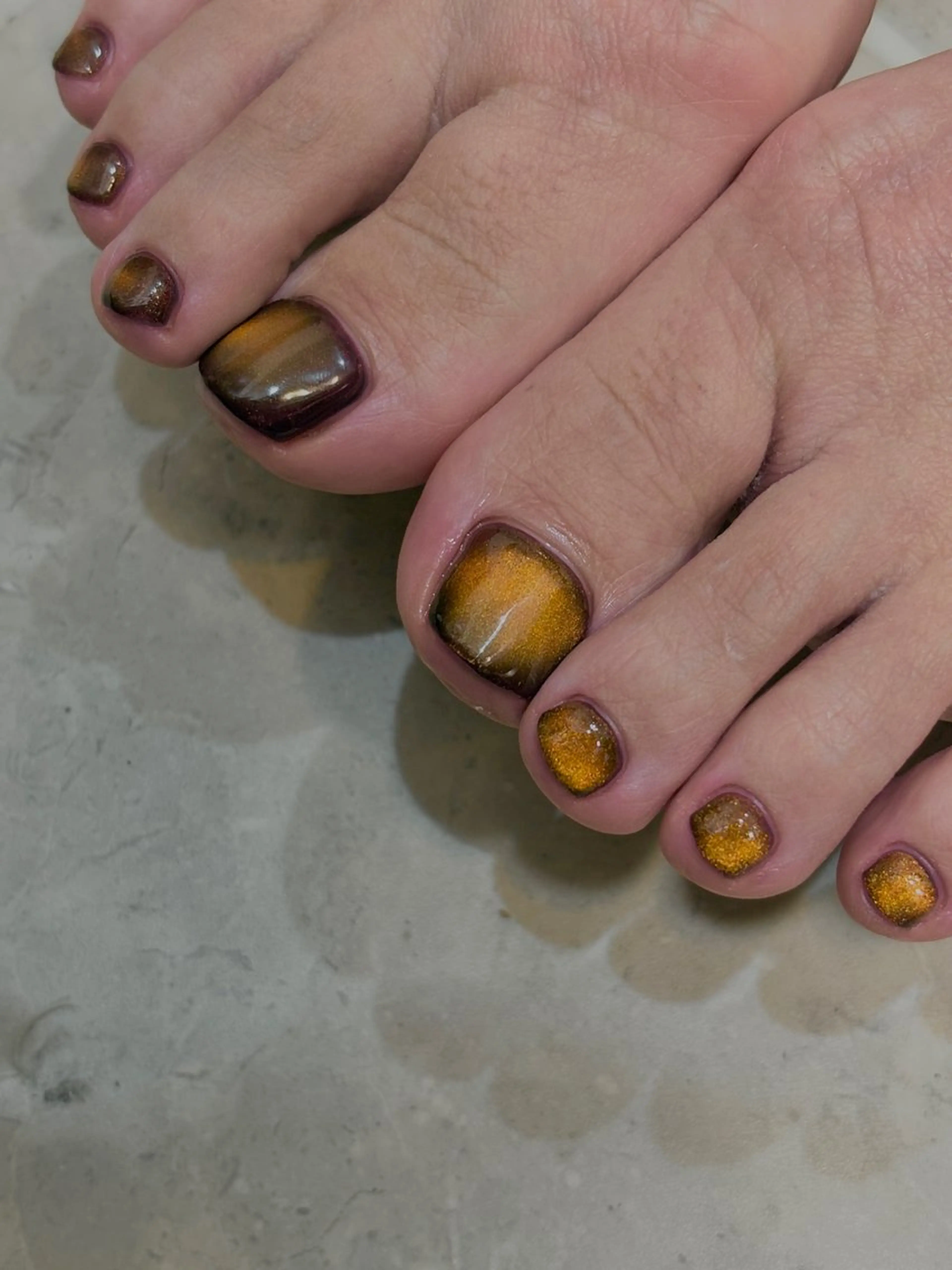 ネイル ブラウン ドット フットネイル キラキラネイル マグネットネイル フットネイル acs.n所属・ネイル，耳つぼ 風間すみれのその他イメージ