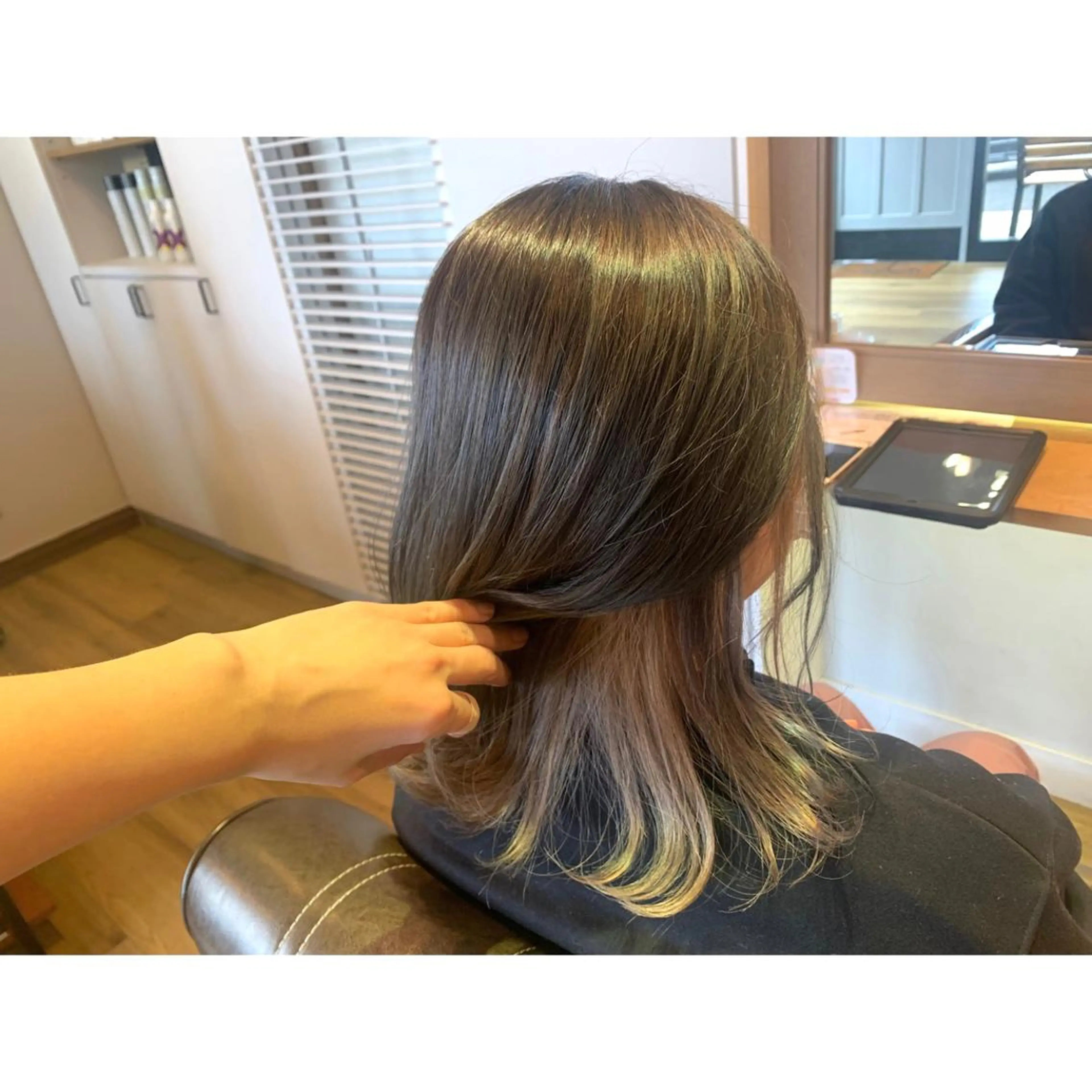 ミディアム カラー ベージュカラー ヘアカラー トリートメント ツキダテ ユイのヘアスタイル