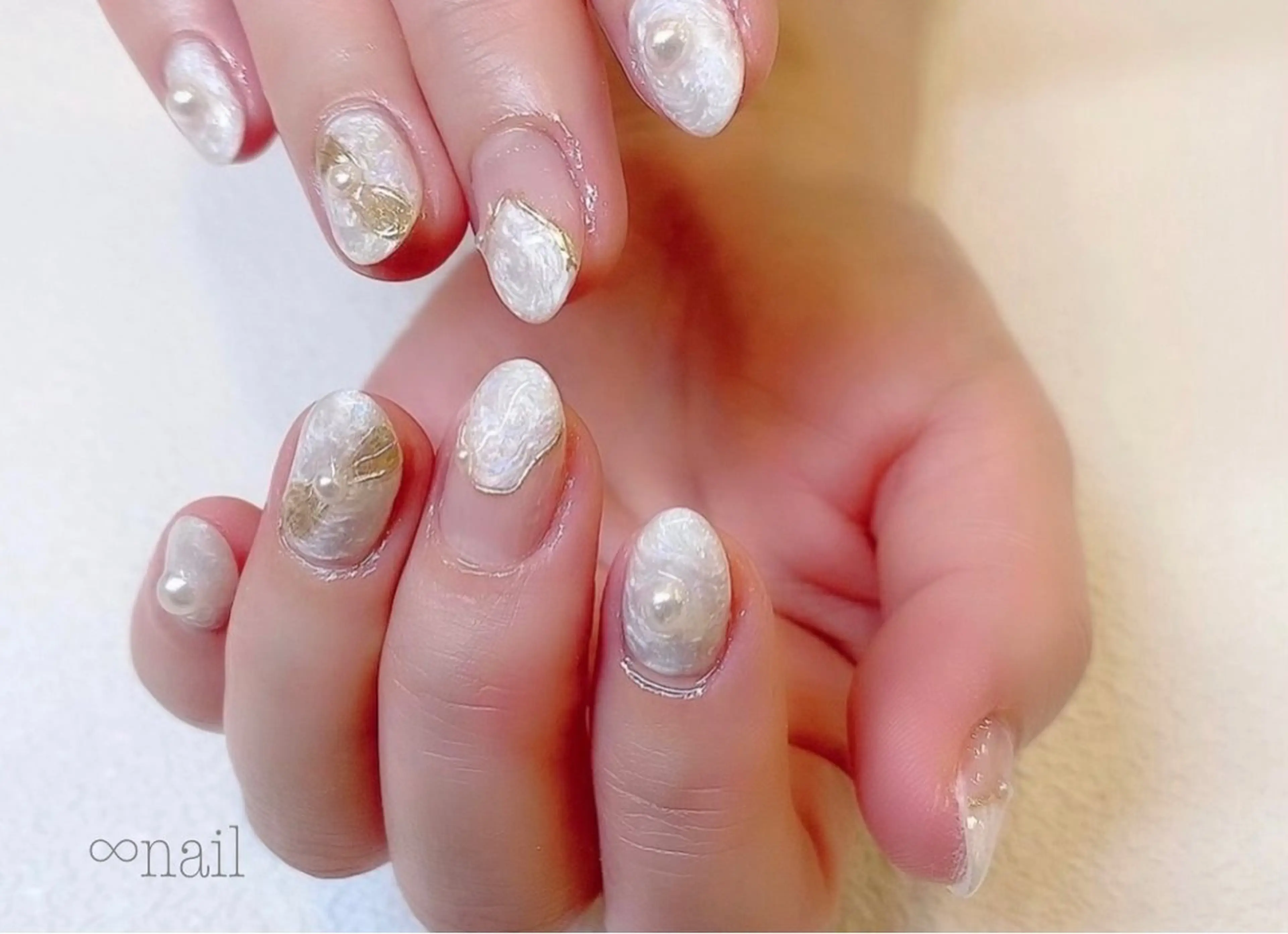 ネイル ミラーネイル リボン ♾nail 恵美のマツエク・マツパデザイン