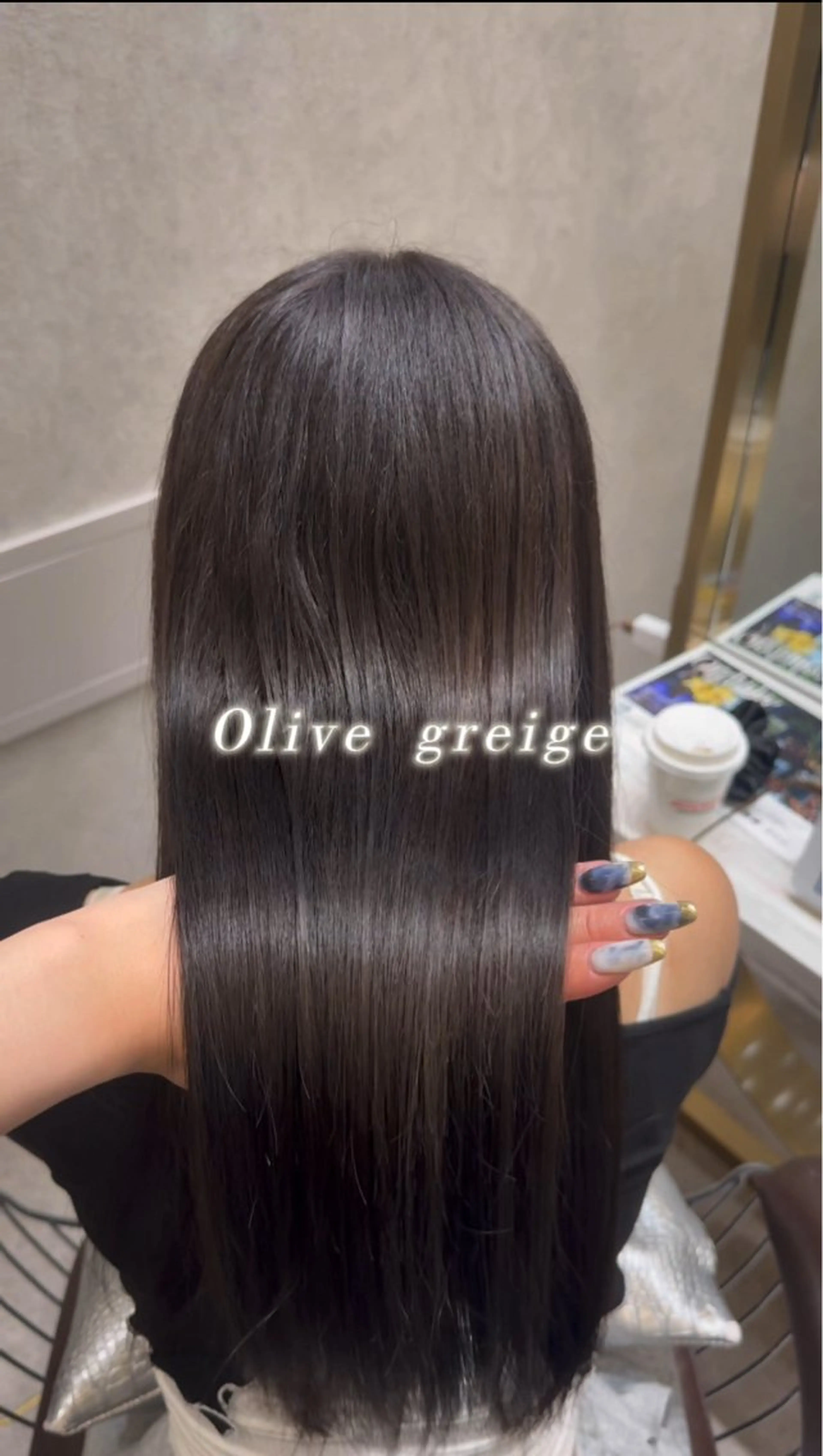 ロング ヘアカラー トリートメント Nanami / ベージュ/グレージュのヘアスタイル