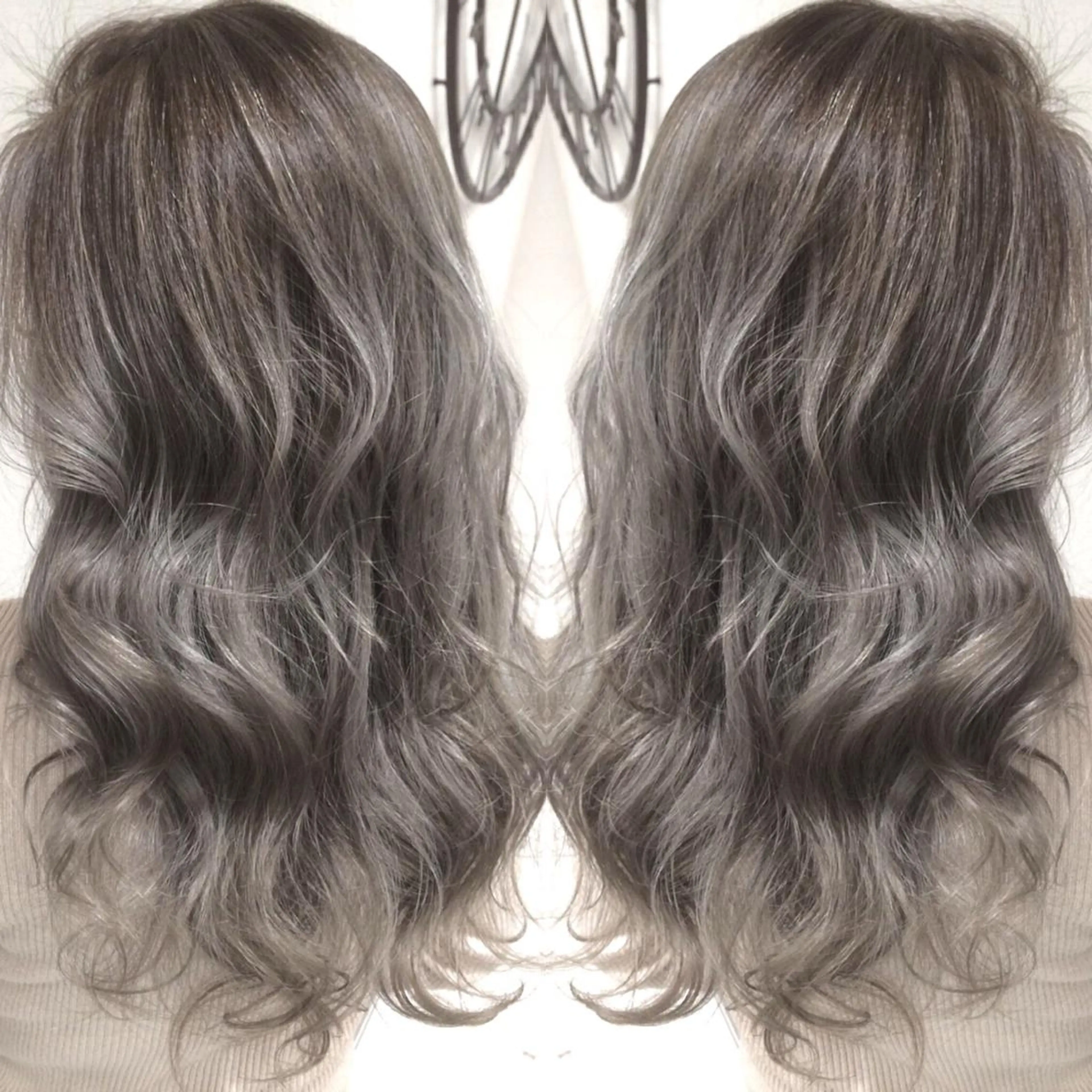 セミロング カラー バレイヤージュ シルバー レイヤーカット ヘアカラー トリートメント 井上 一平のヘアスタイル