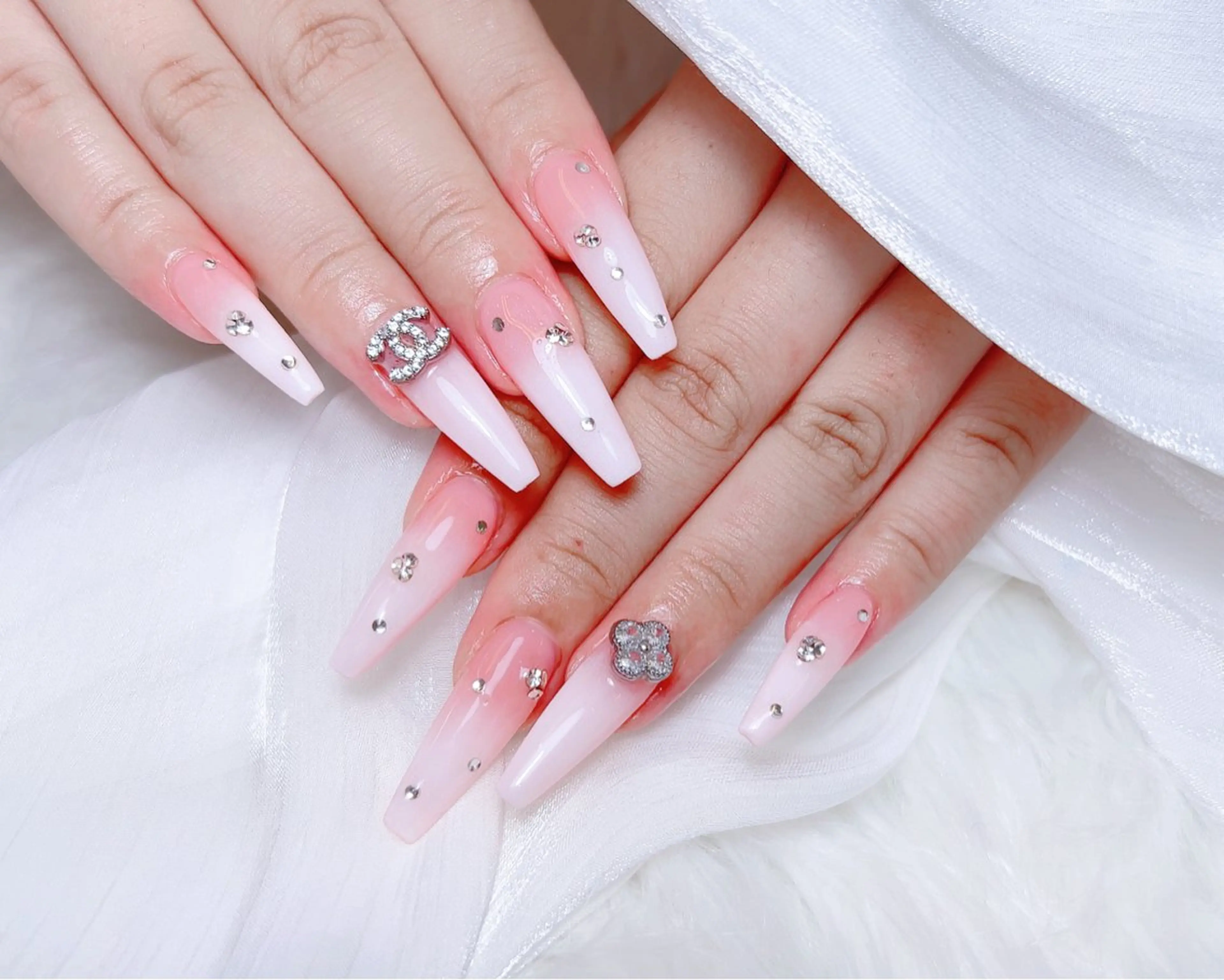 ネイル ハンドネイル M🌷nail 長さだし専門店のネイルデザイン